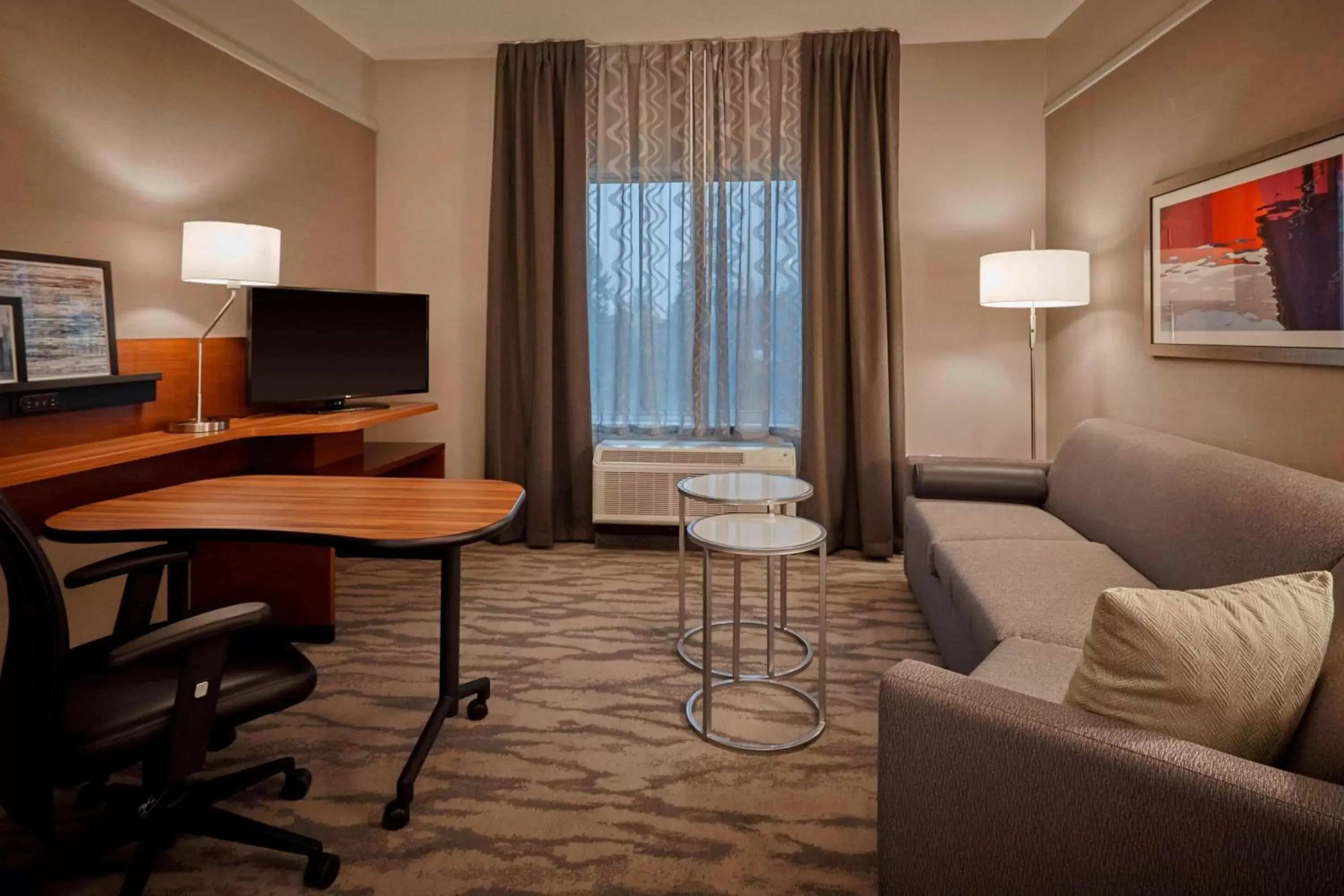 Living room, Seating Area in Fairfield Inn & Suites by Marriott Grand Mound Centralia