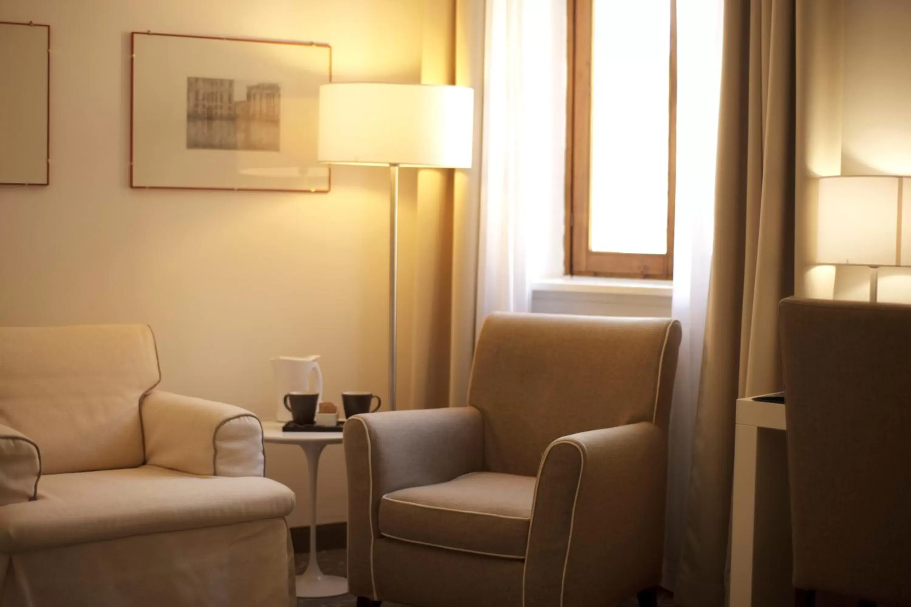 Shower, Seating Area in Albergo Accademia