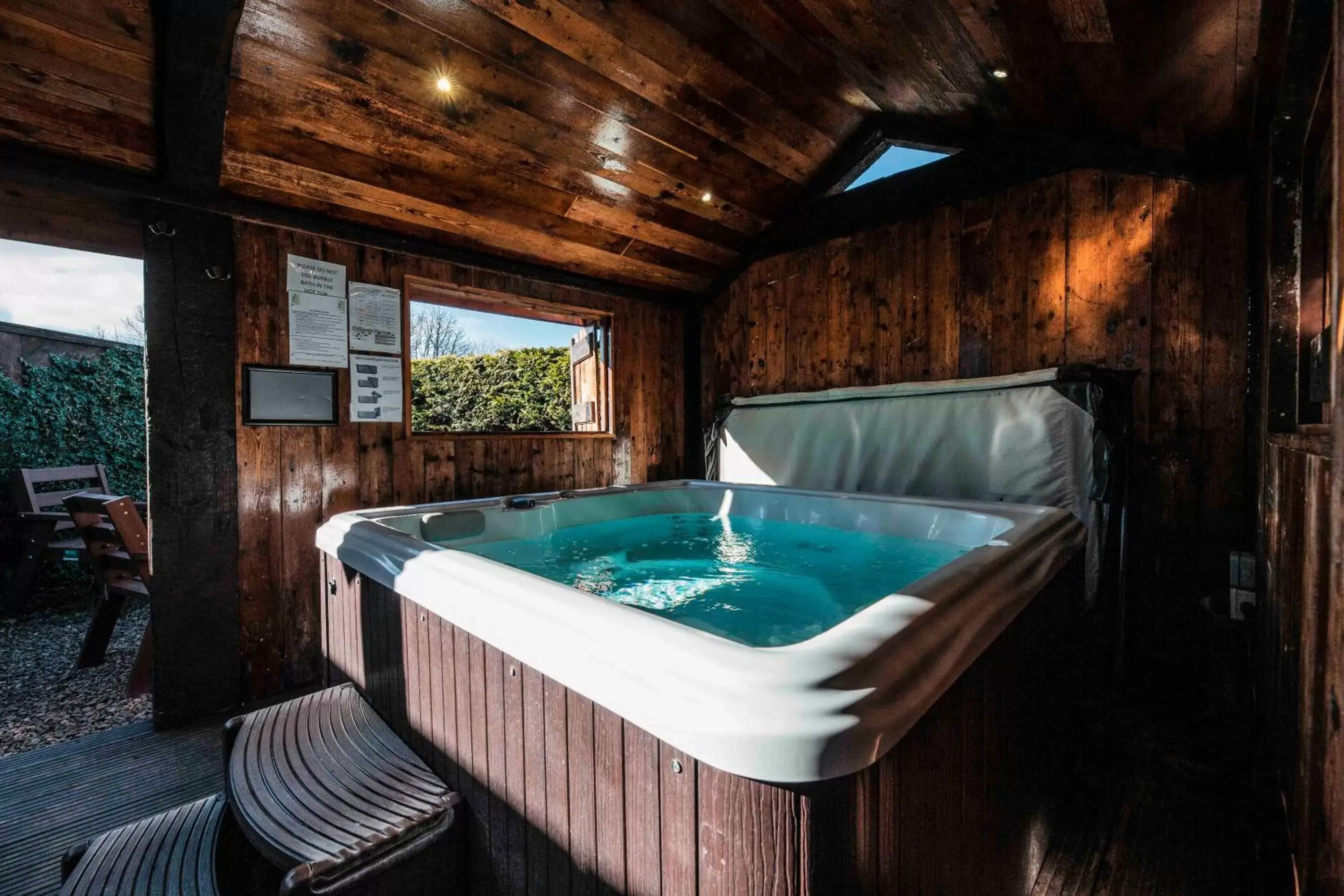 Hot Tub, Spa/Wellness in South Causey Inn