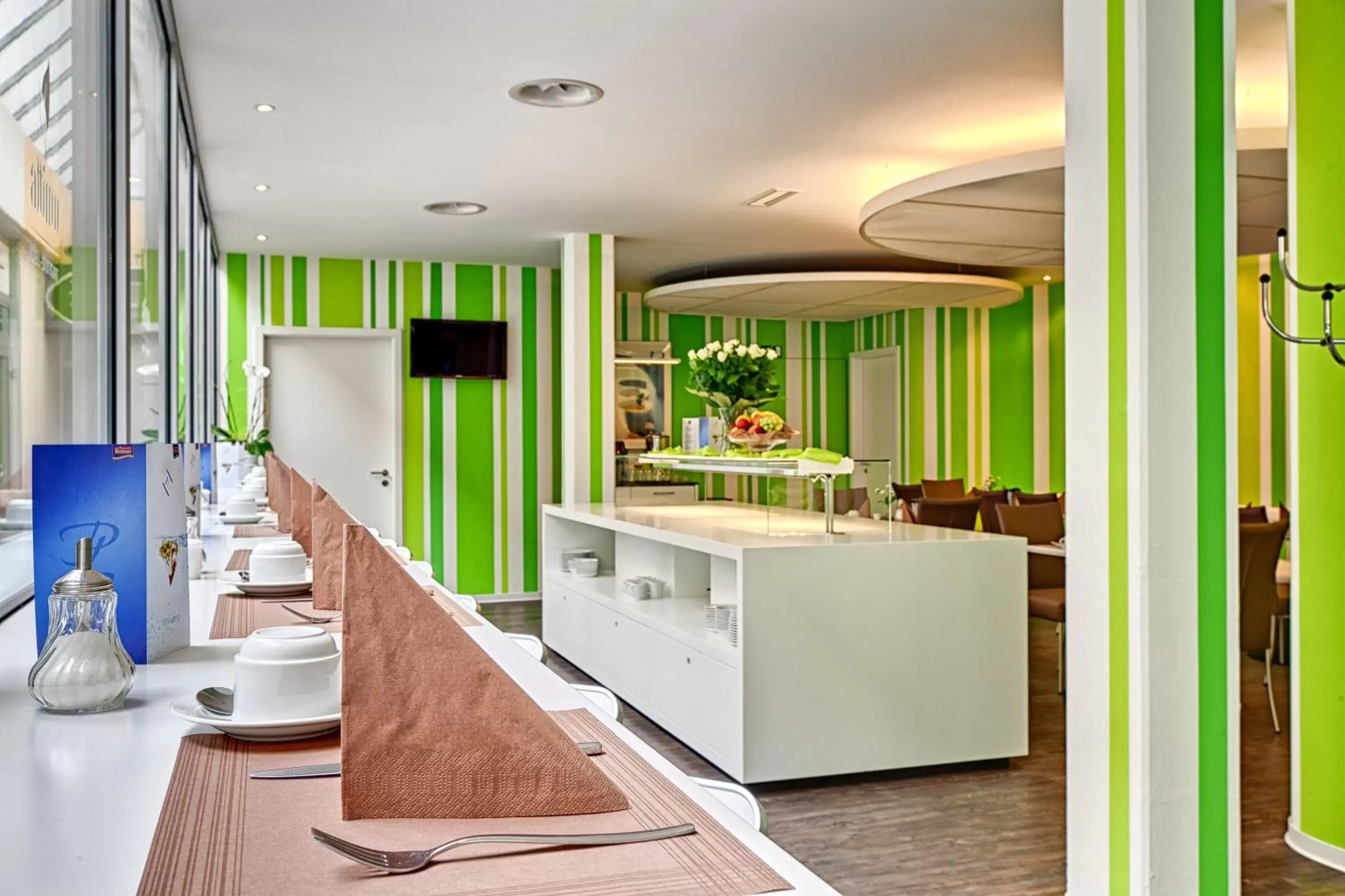 Restaurant/places to eat, Kitchen/Kitchenette in attimo Hotel Stuttgart***S