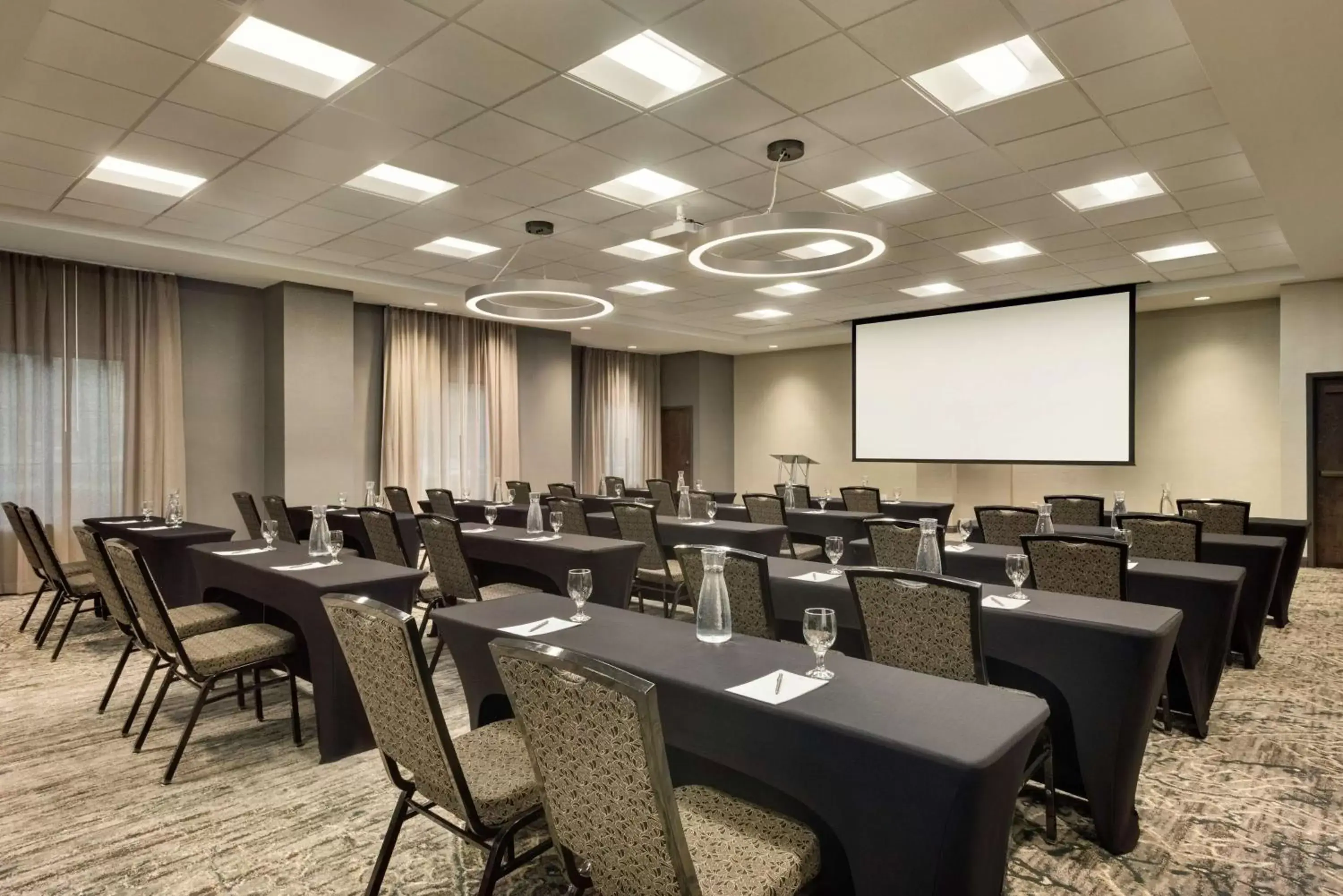 Meeting/conference room in Embassy Suites by Hilton Atlanta Alpharetta