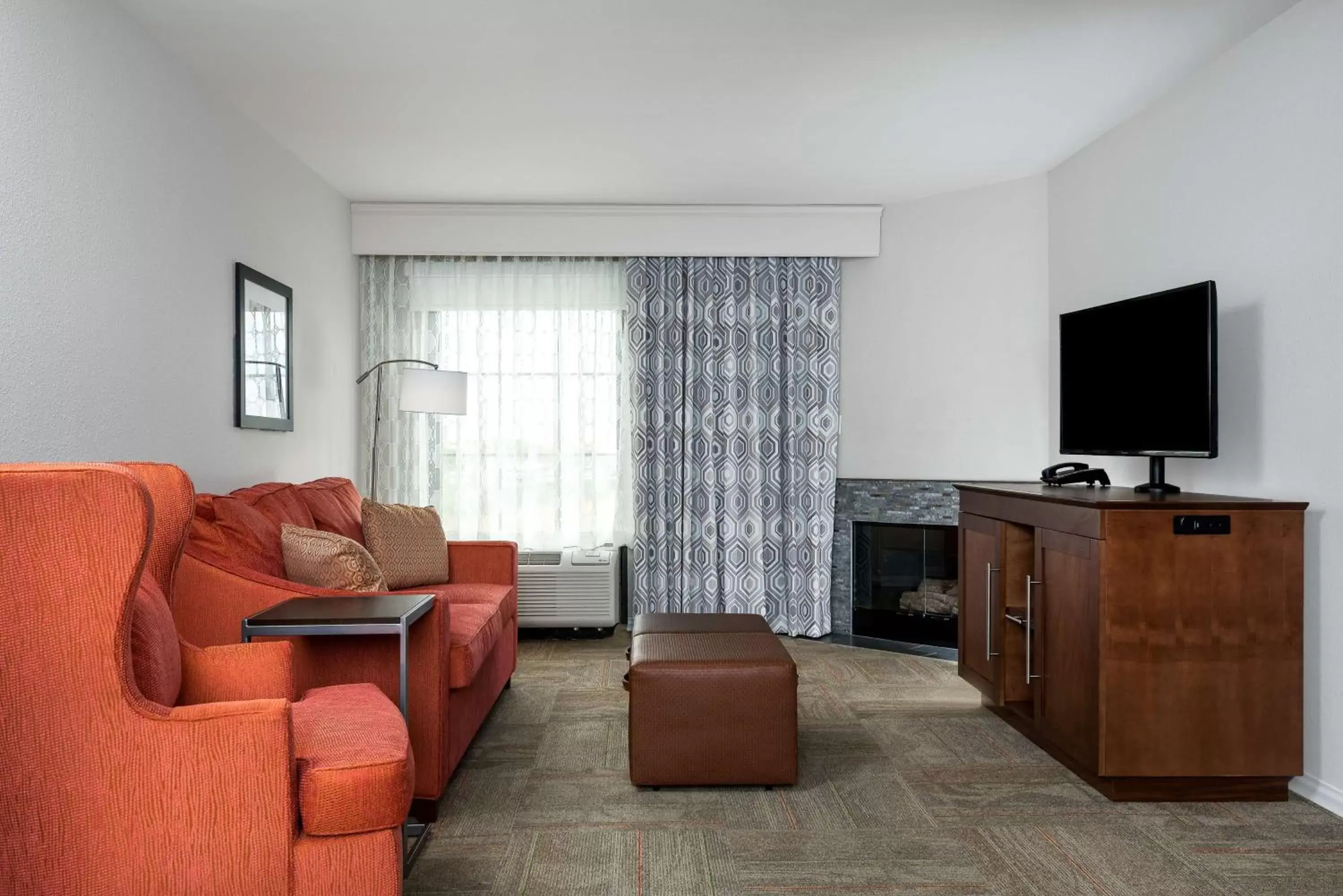 Bed, Seating Area in Hampton Inn & Suites Florence Center