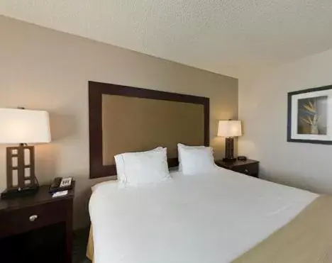 Bed in Holiday Inn Express Cape Coral-Fort Myers Area, an IHG Hotel
