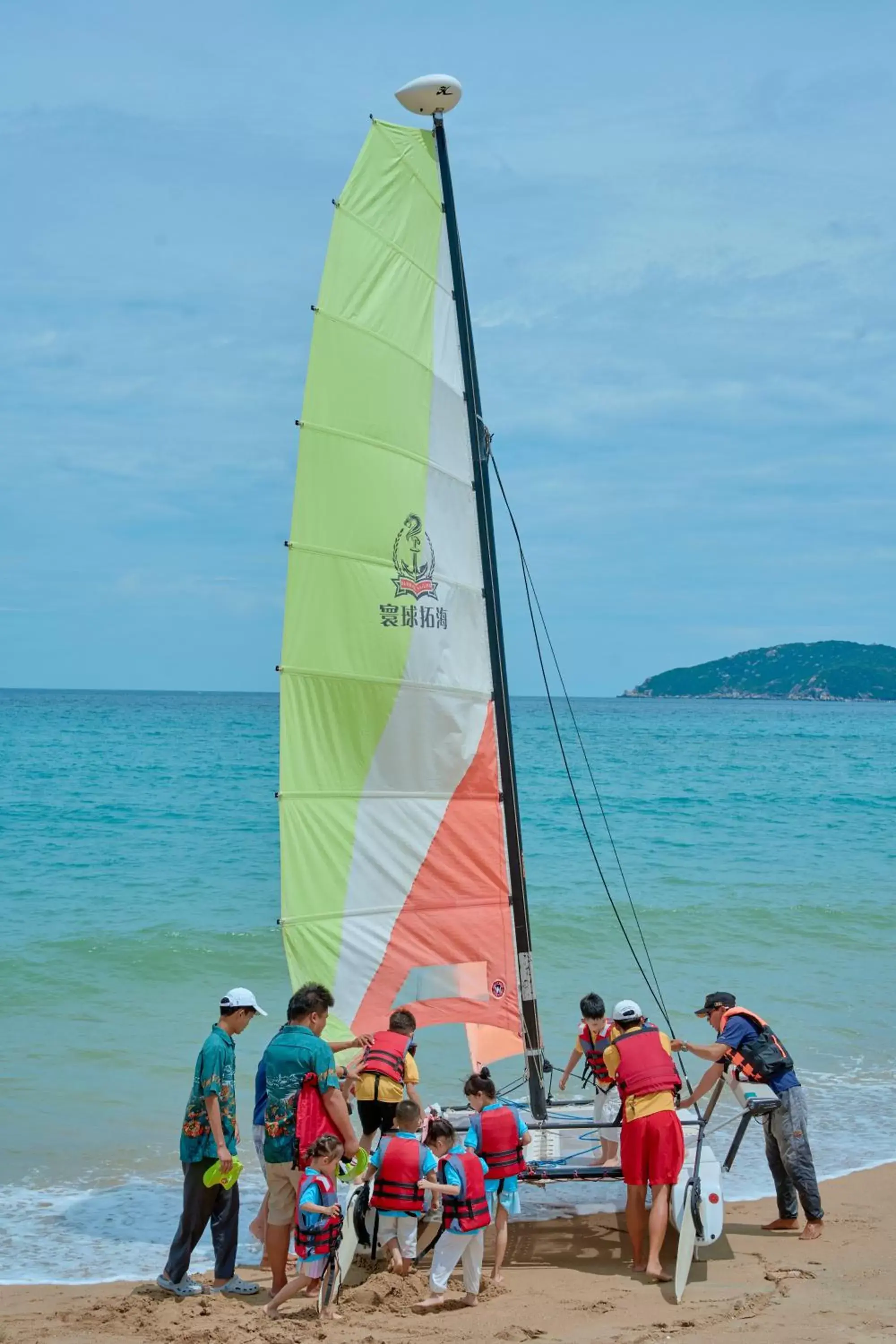 Activities, Windsurfing in The Ritz-Carlton Sanya, Yalong Bay