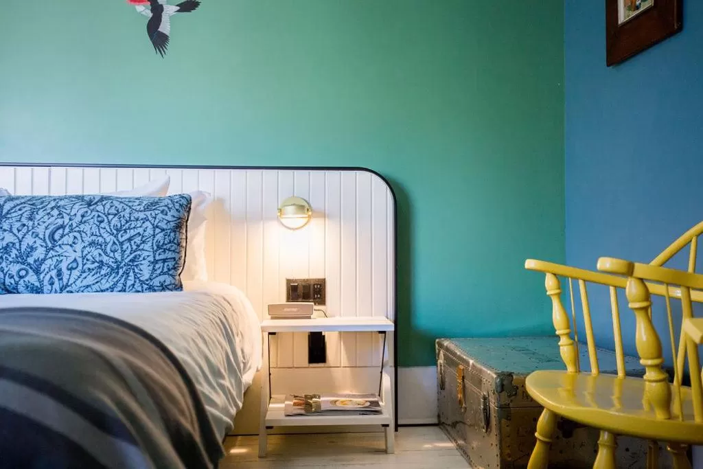 Bed in Drake Devonshire and Motor Inn