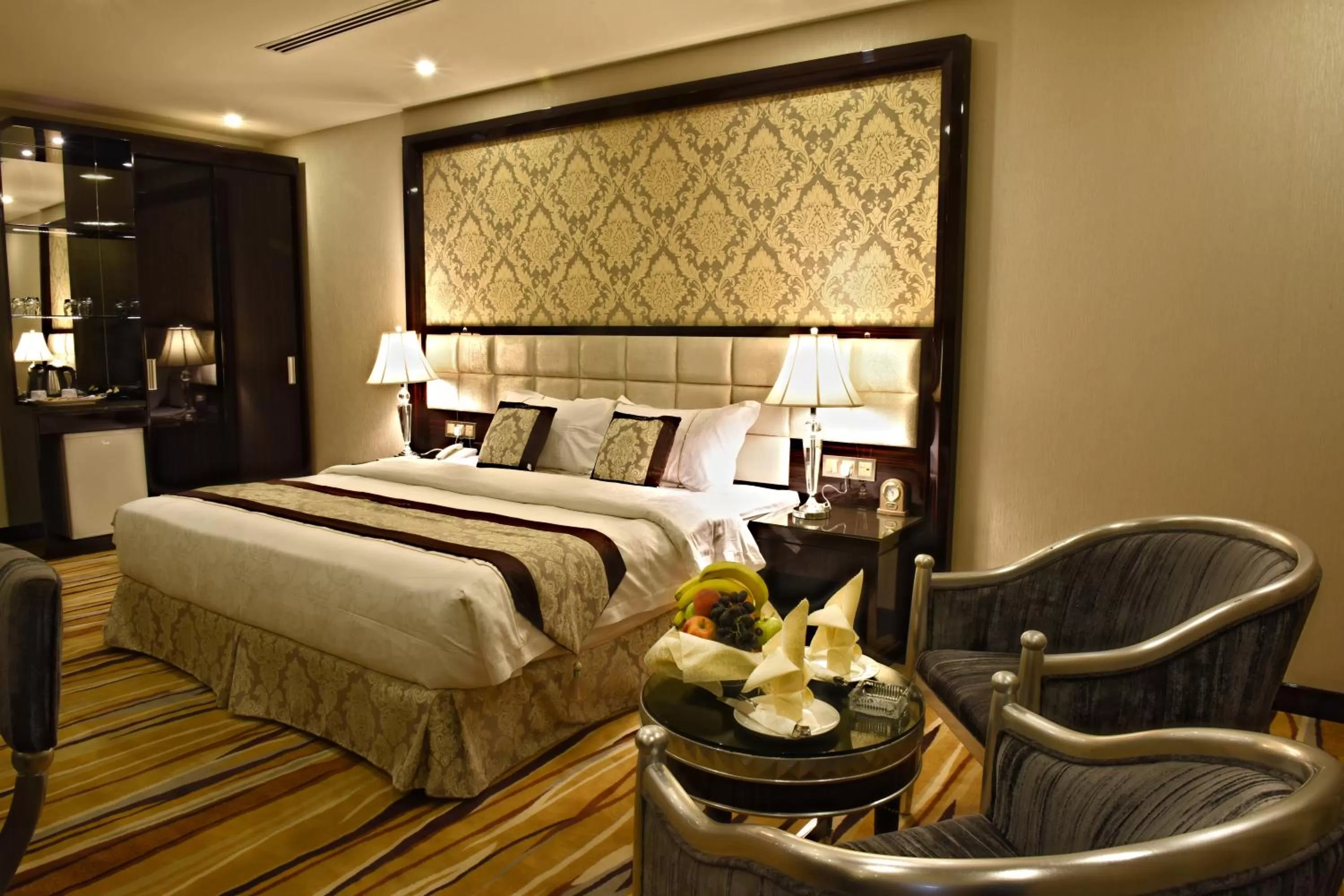 Bedroom, Bed in Garden Plaza Hotel