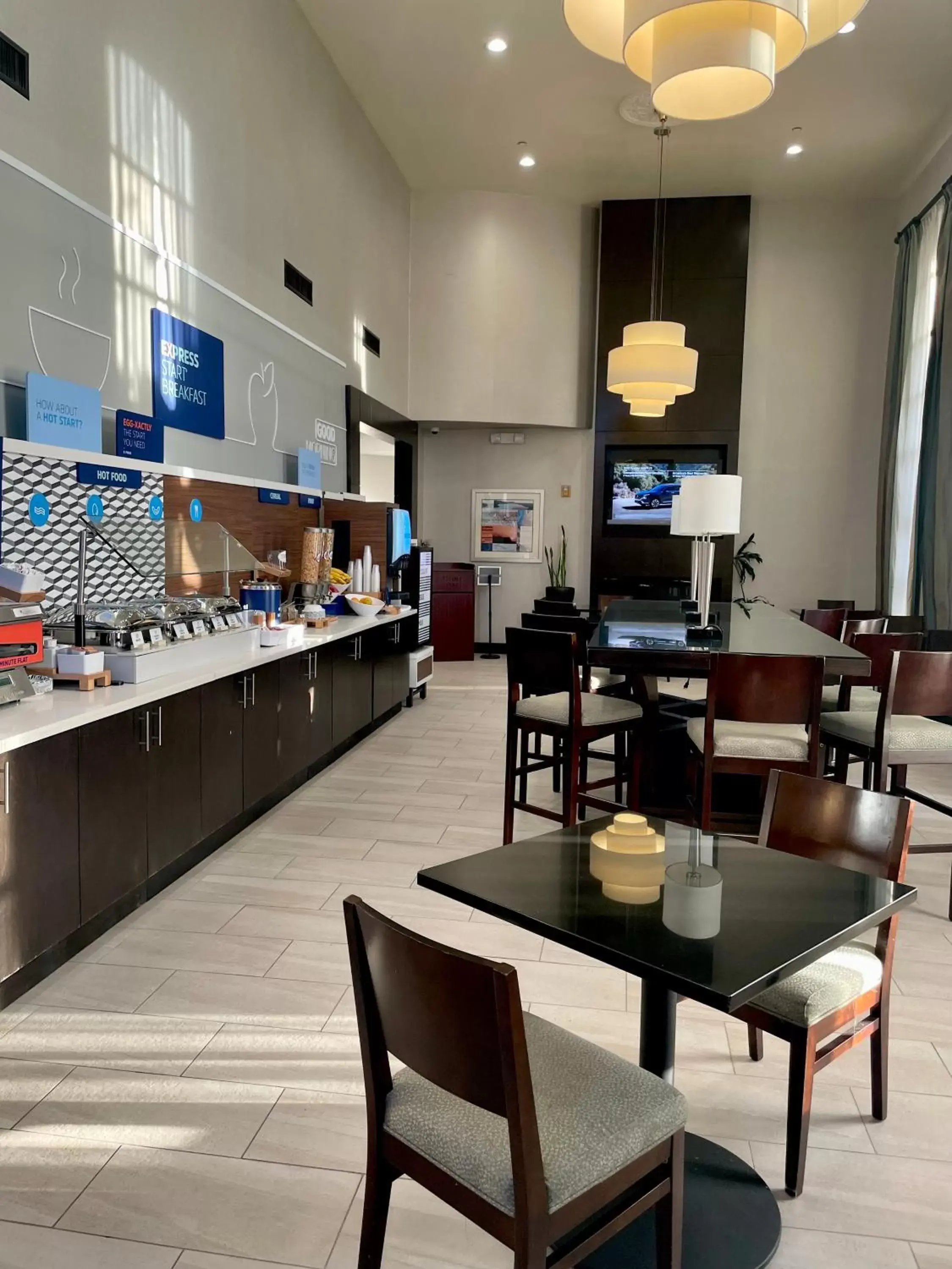 Restaurant/Places to Eat in Holiday Inn Express Hotel & Suites Hermosa Beach, an IHG Hotel