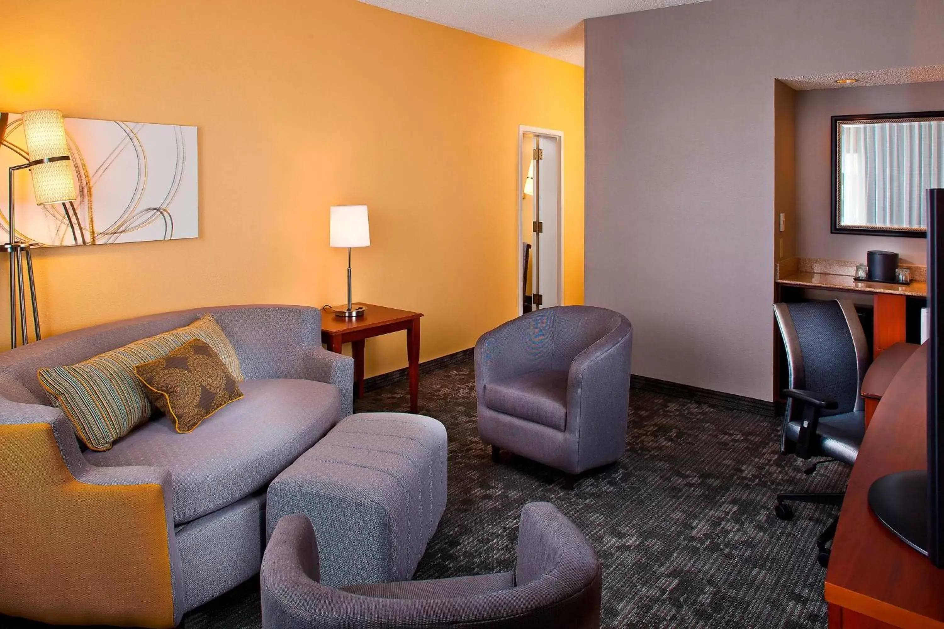 Living room, Seating Area in Courtyard by Marriott Huntsville University Drive