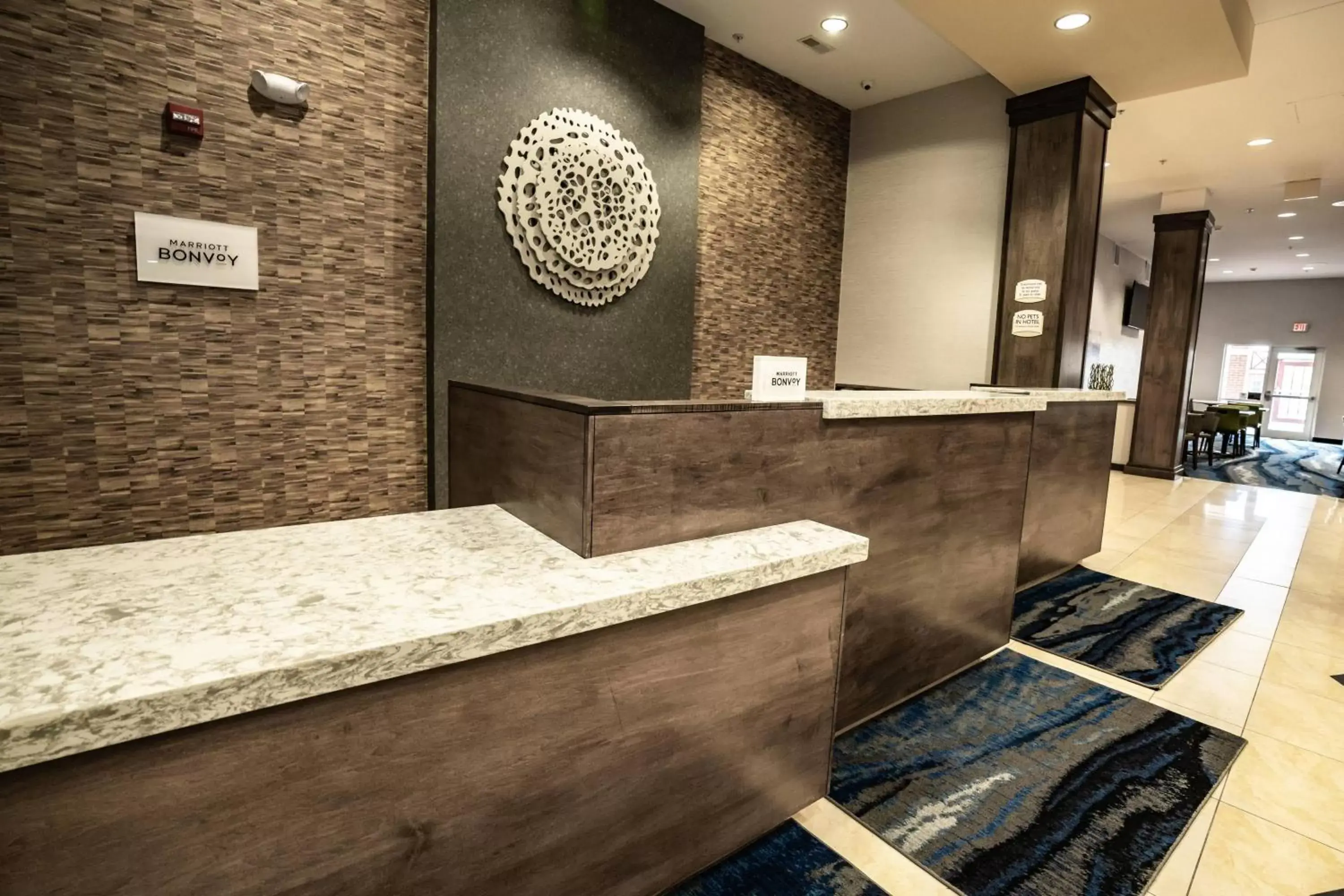 Lobby or reception, Bathroom in Fairfield Inn & Suites by Marriott Kearney