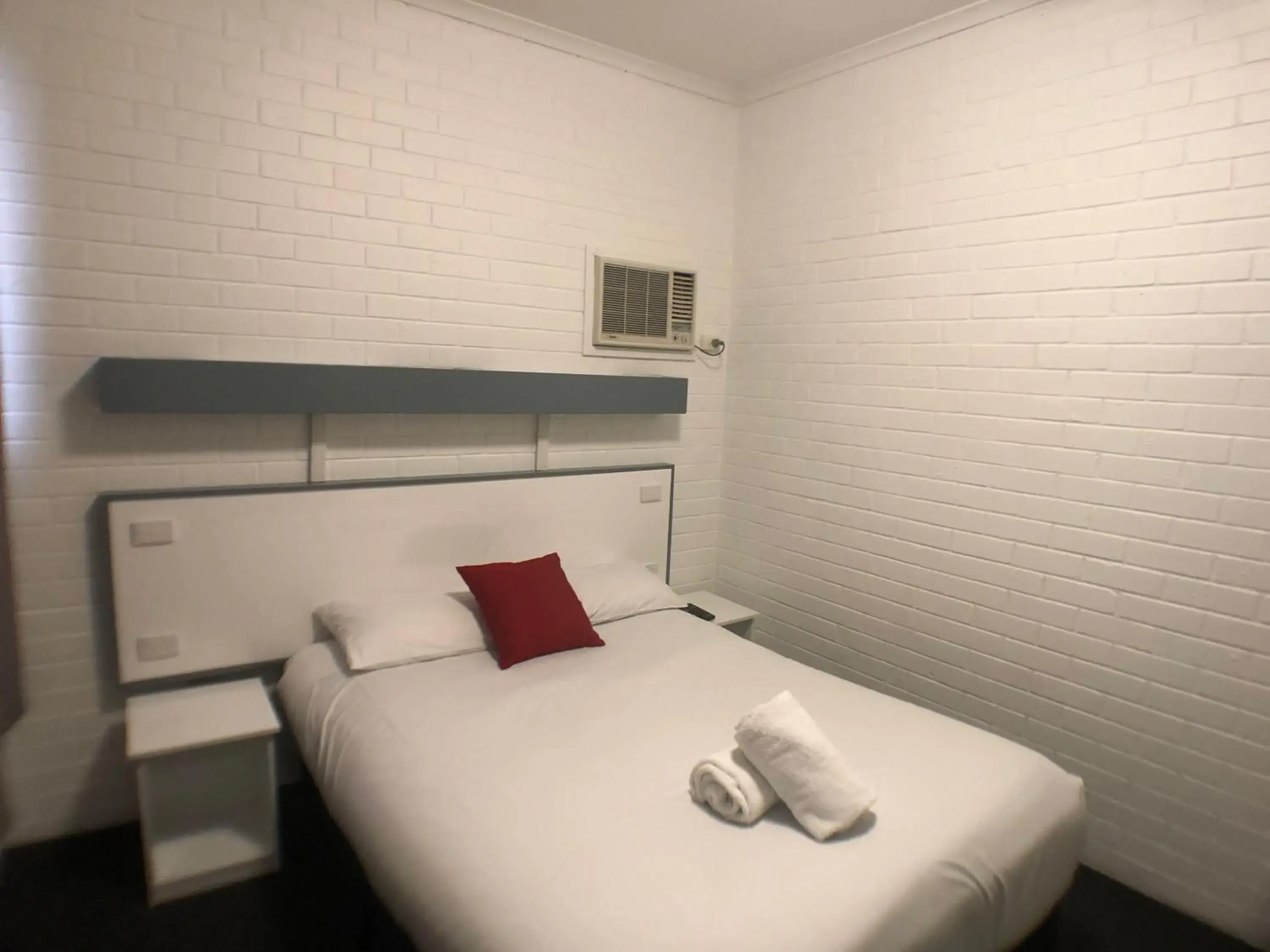 Bed in Allan Cunningham Motel Bed in Allan Cunningham Motel