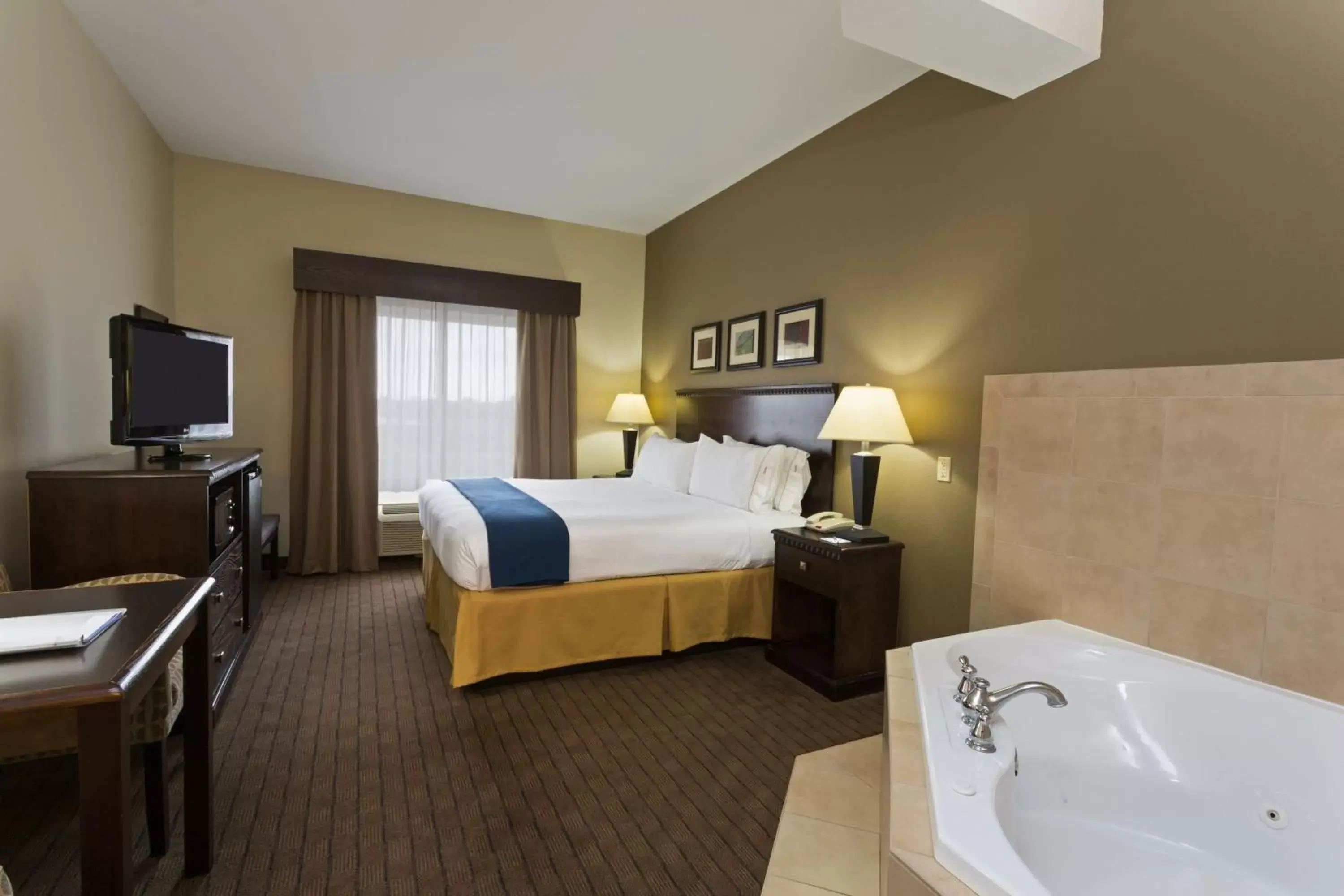 Photo of the whole room in Holiday Inn Express & Suites Moultrie, an IHG Hotel