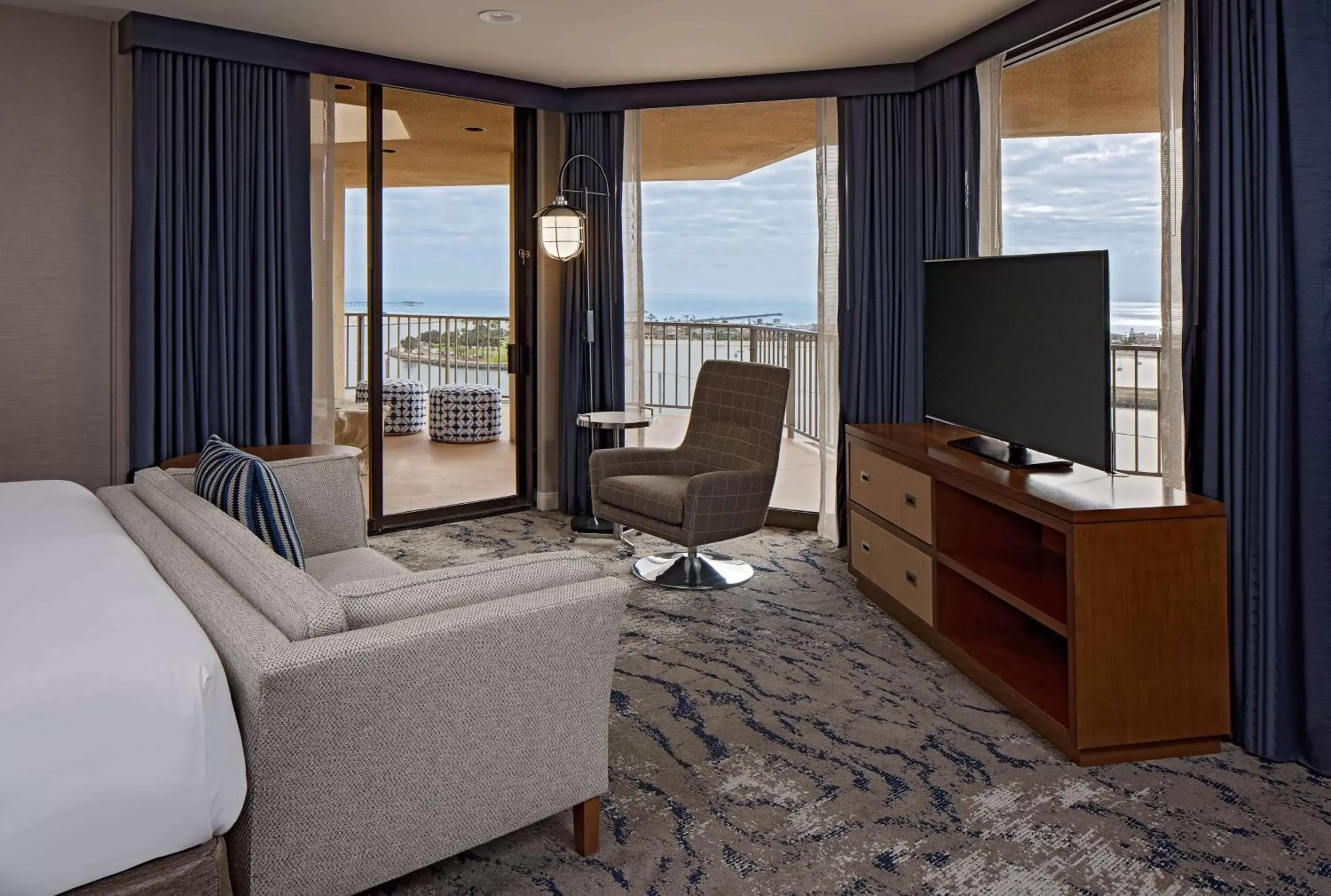 Bedroom, Seating Area in Hyatt Regency Mission Bay Spa and Marina