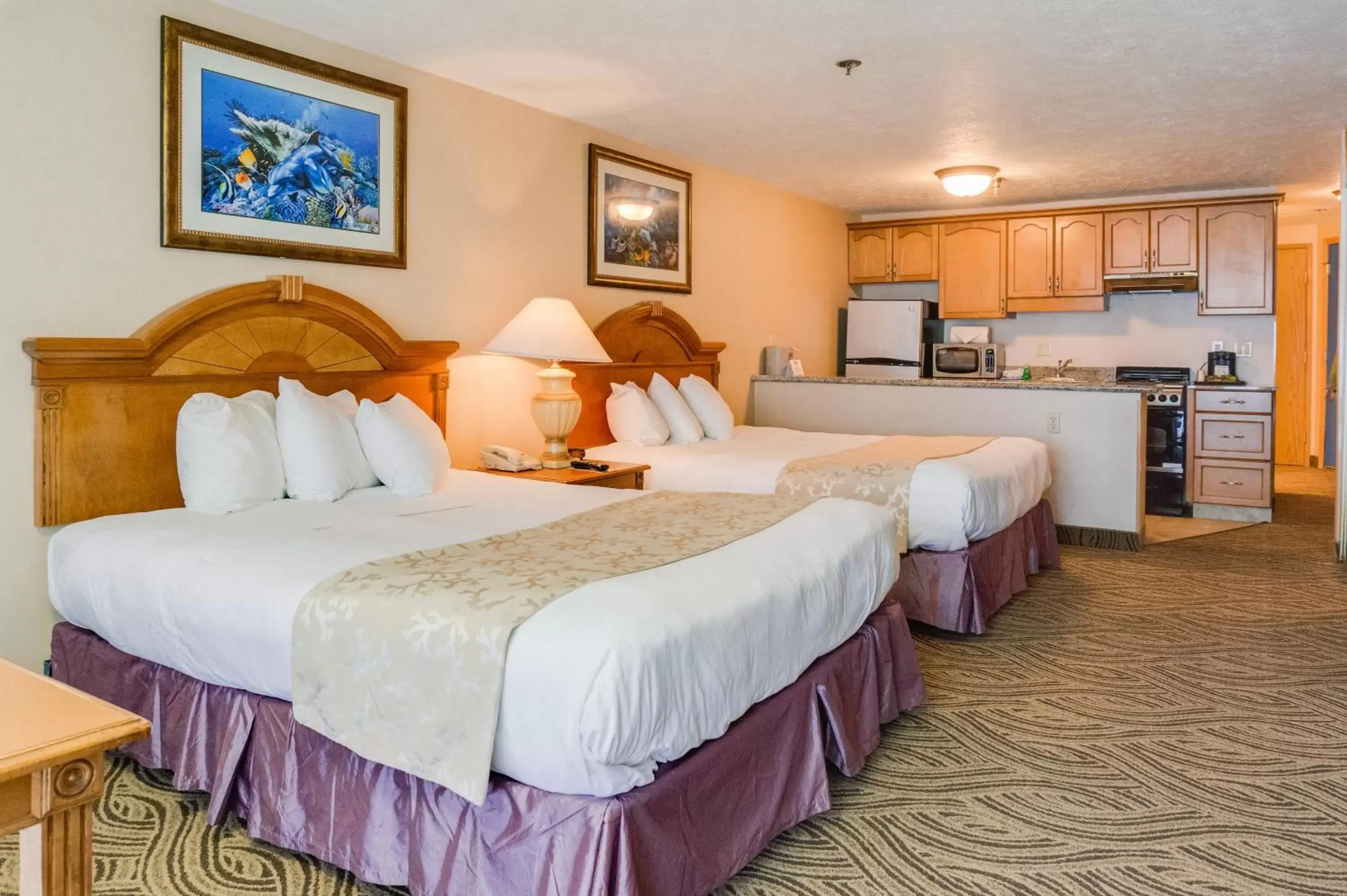 Queen Room with Two Queen Beds with Ocean View in Shilo Inn Suites Seaside Oceanfront