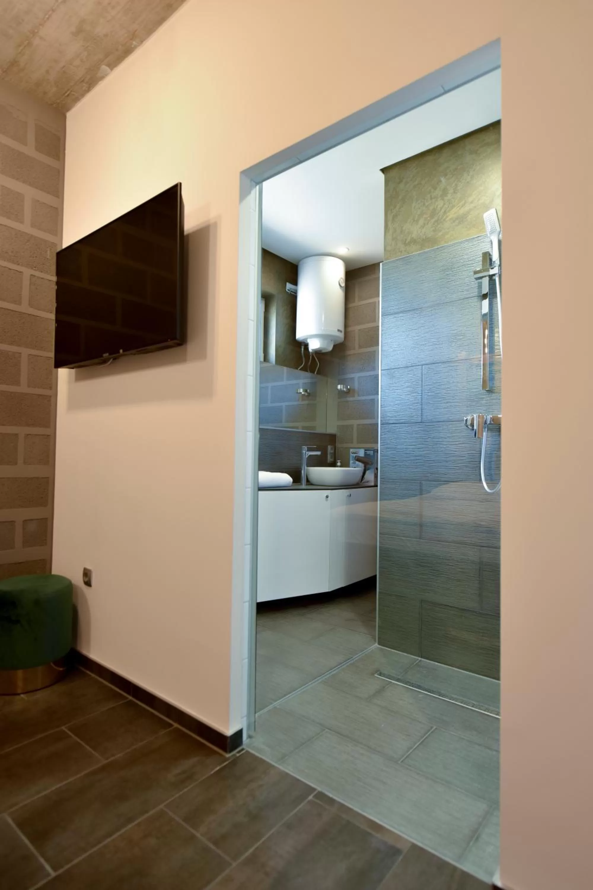 Shower in Apartmani i Bungalovi TROJKA