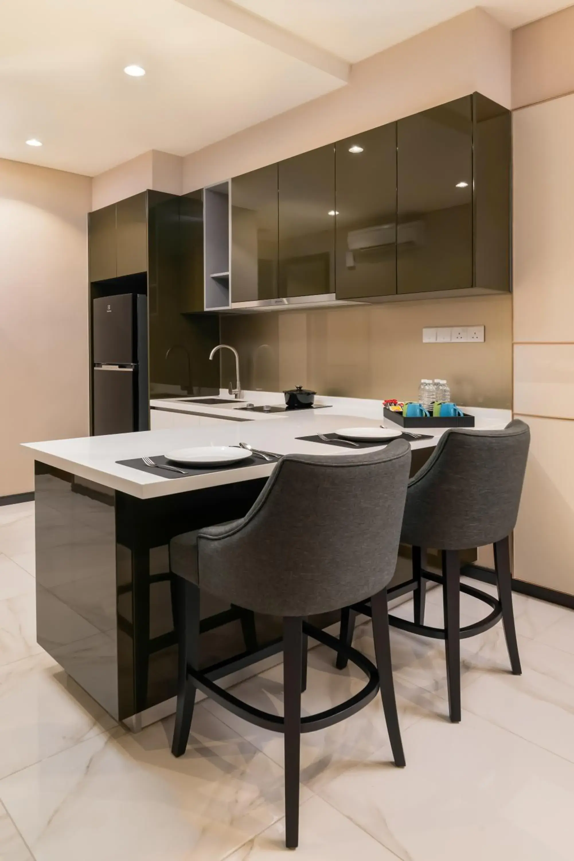 Dining area, Bathroom in 8 Kia Peng Suites