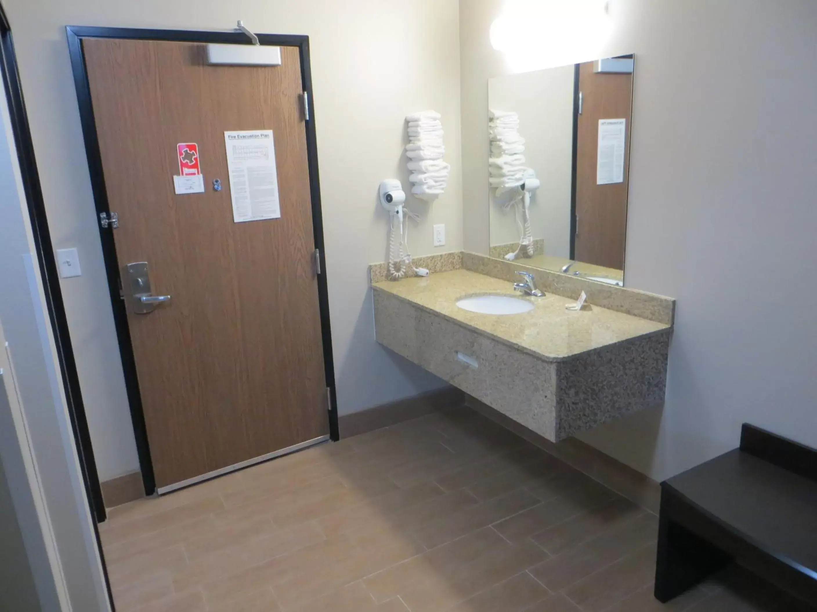 Area and facilities, Bathroom in Baymont by Wyndham Glenwood