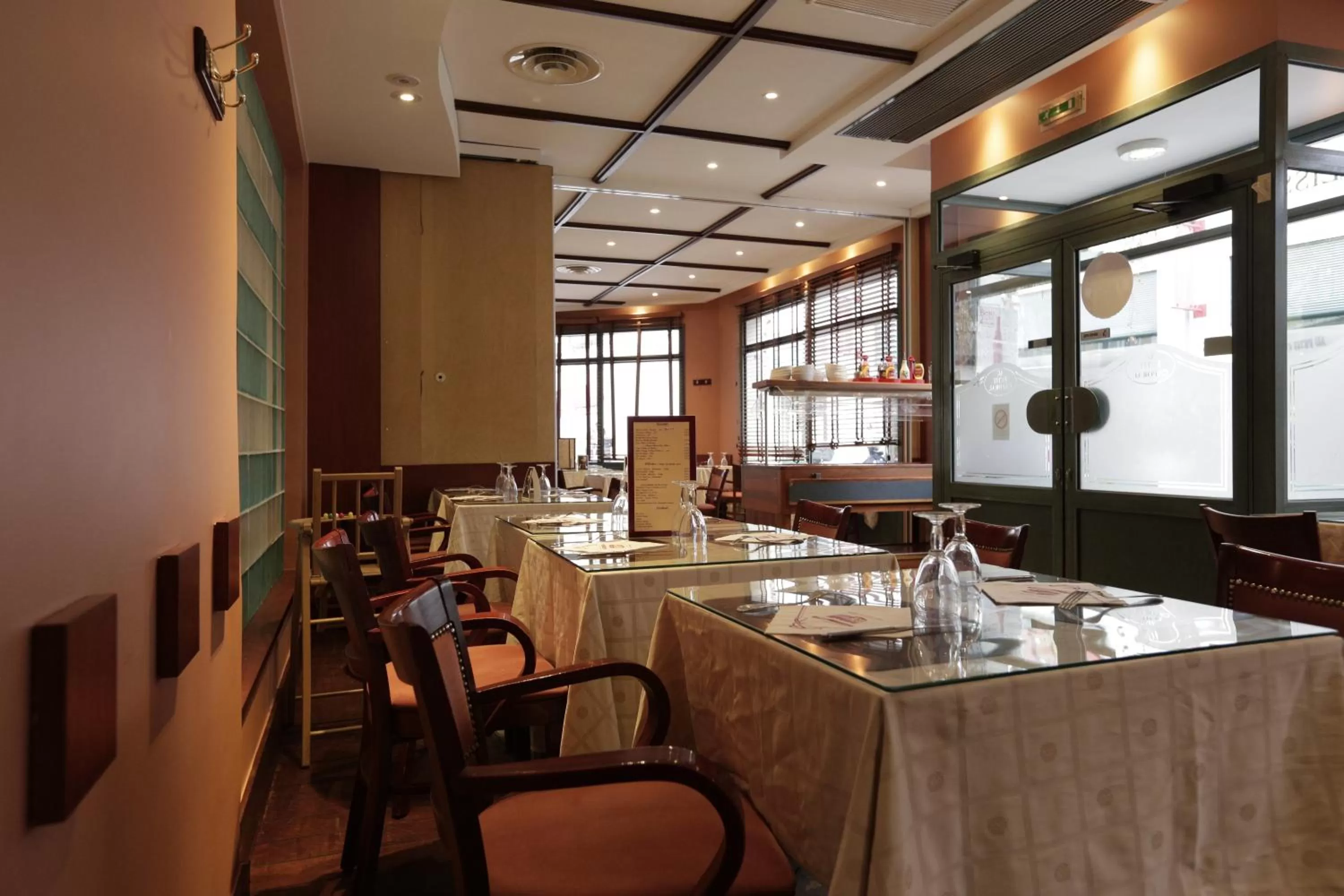 Restaurant/places to eat in Hôtel Au Petit Caporal