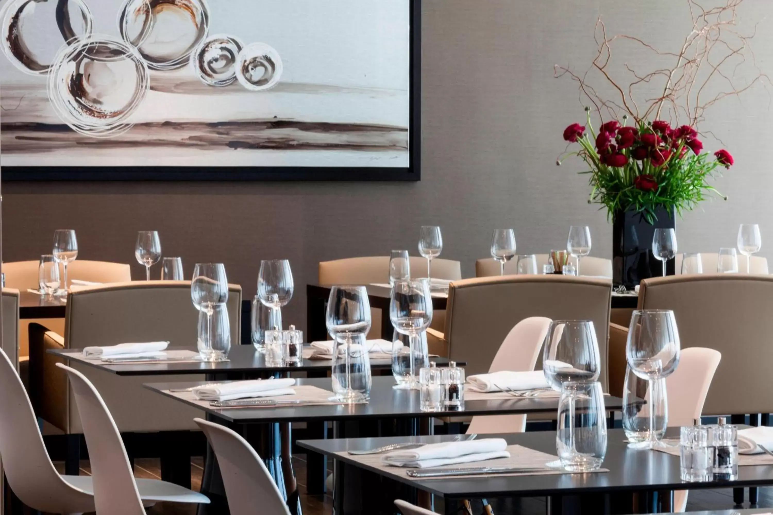 Restaurant/Places to Eat in AC Hotel by Marriott Paris Le Bourget Airport