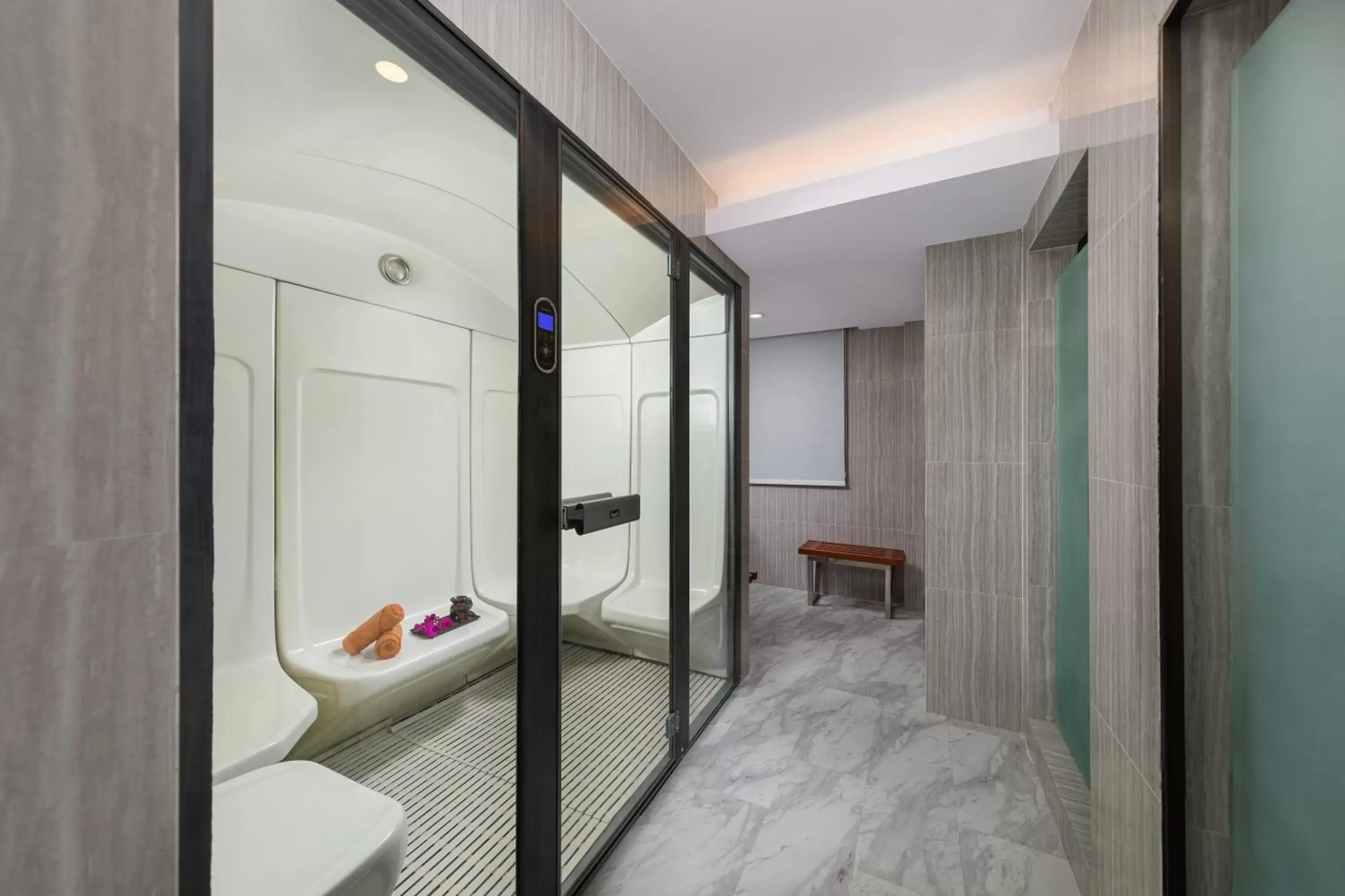 Steam room, Bathroom in Best Western Chinatown Hotel