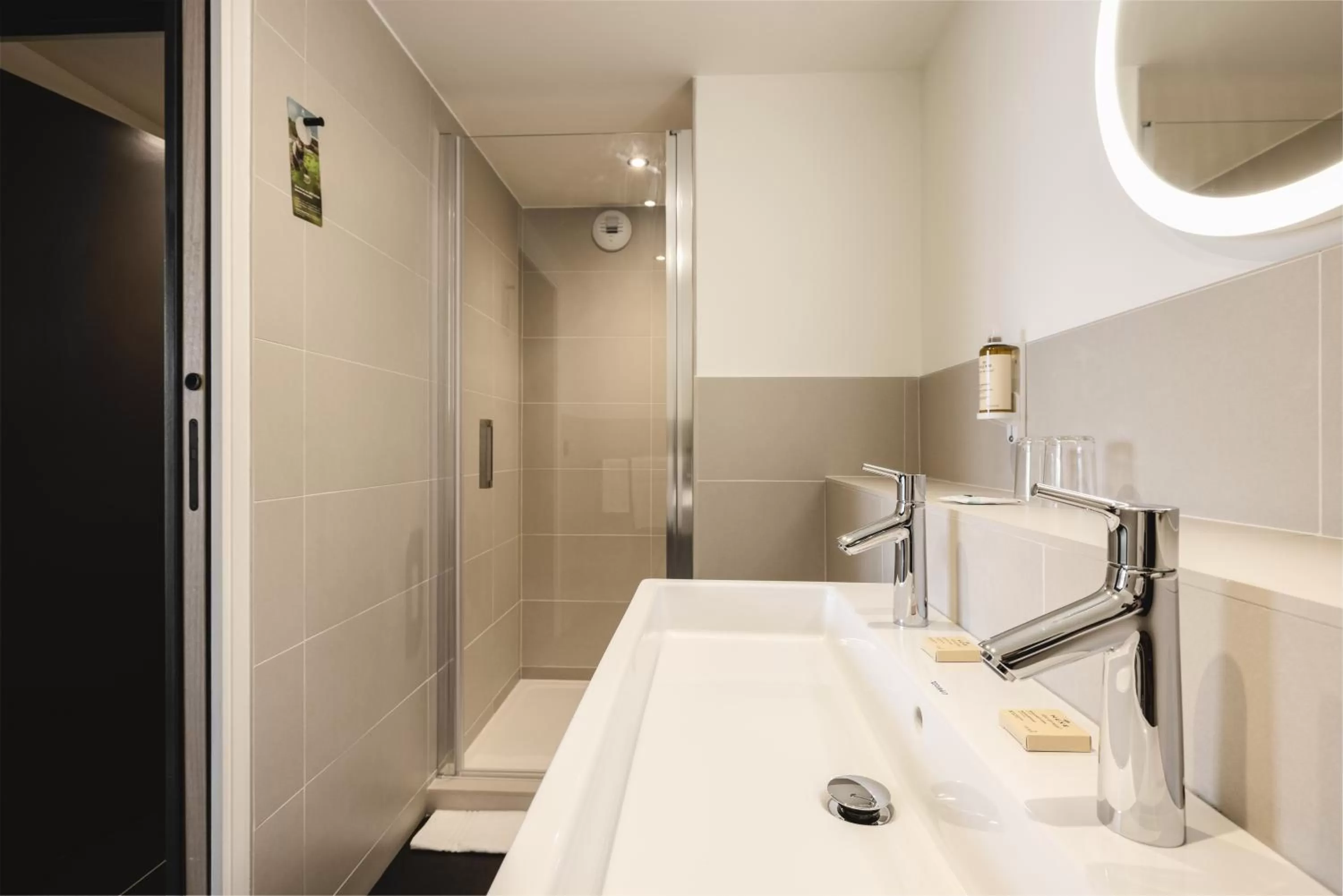 Bathroom in Mercure Bordeaux Centre Gare Atlantic