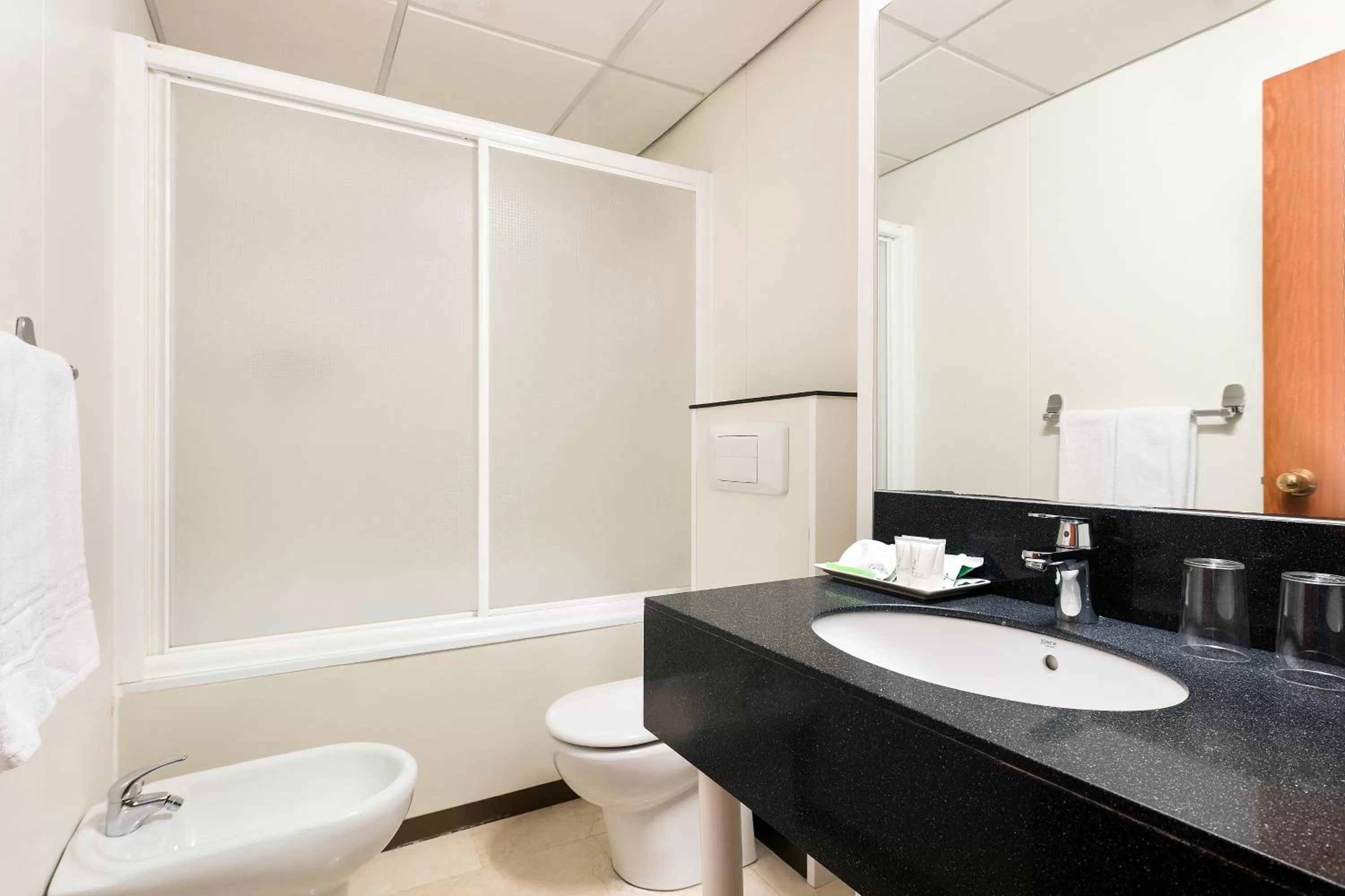 Bathroom in Hotel Condal