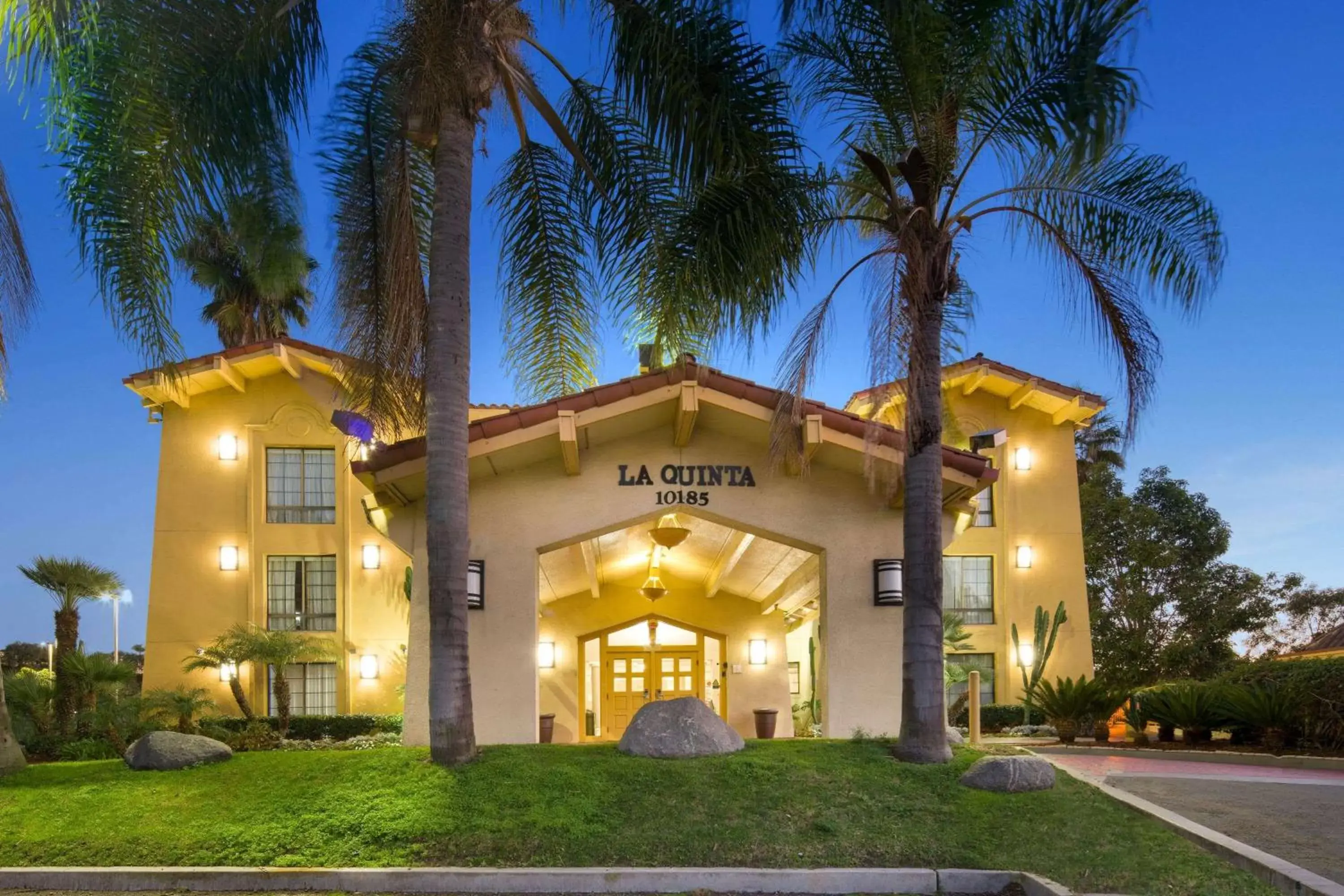 Property Building in La Quinta Inn by Wyndham San Diego - Miramar