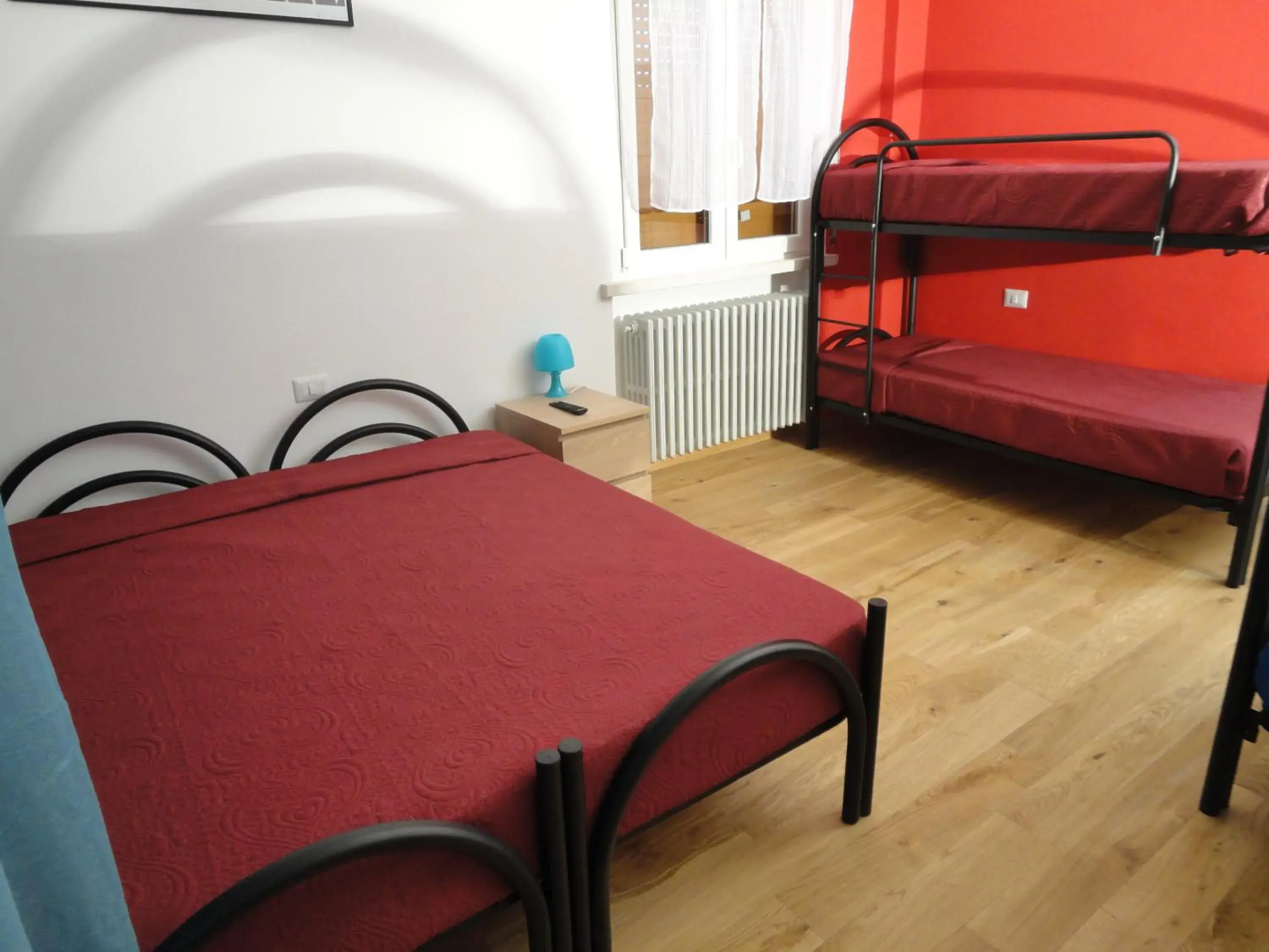 Bed, Bunk Bed in Pavia Ostello