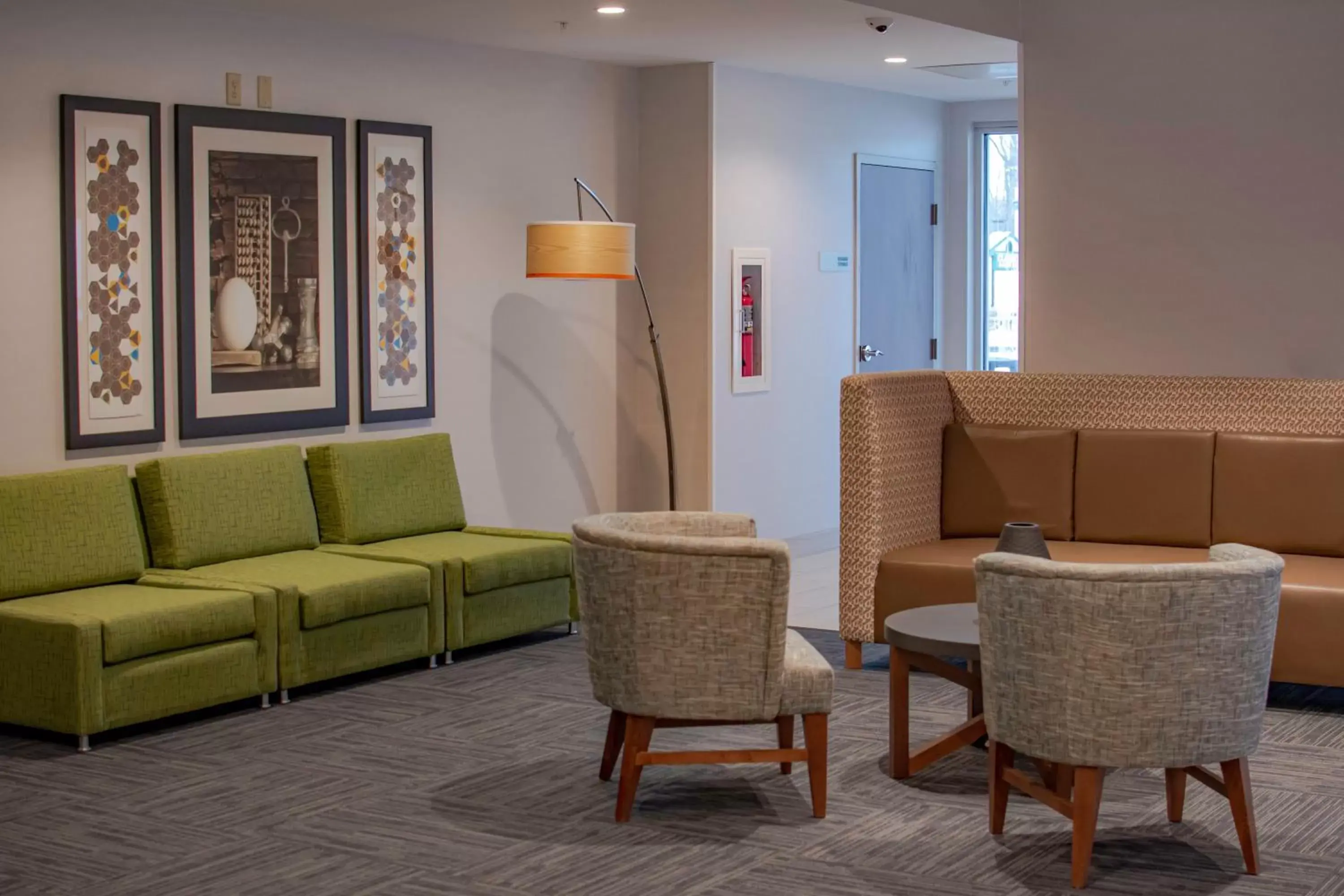 Lobby or reception, Seating Area in Holiday Inn Express & Suites Tonawanda - Buffalo Area, an IHG Hotel