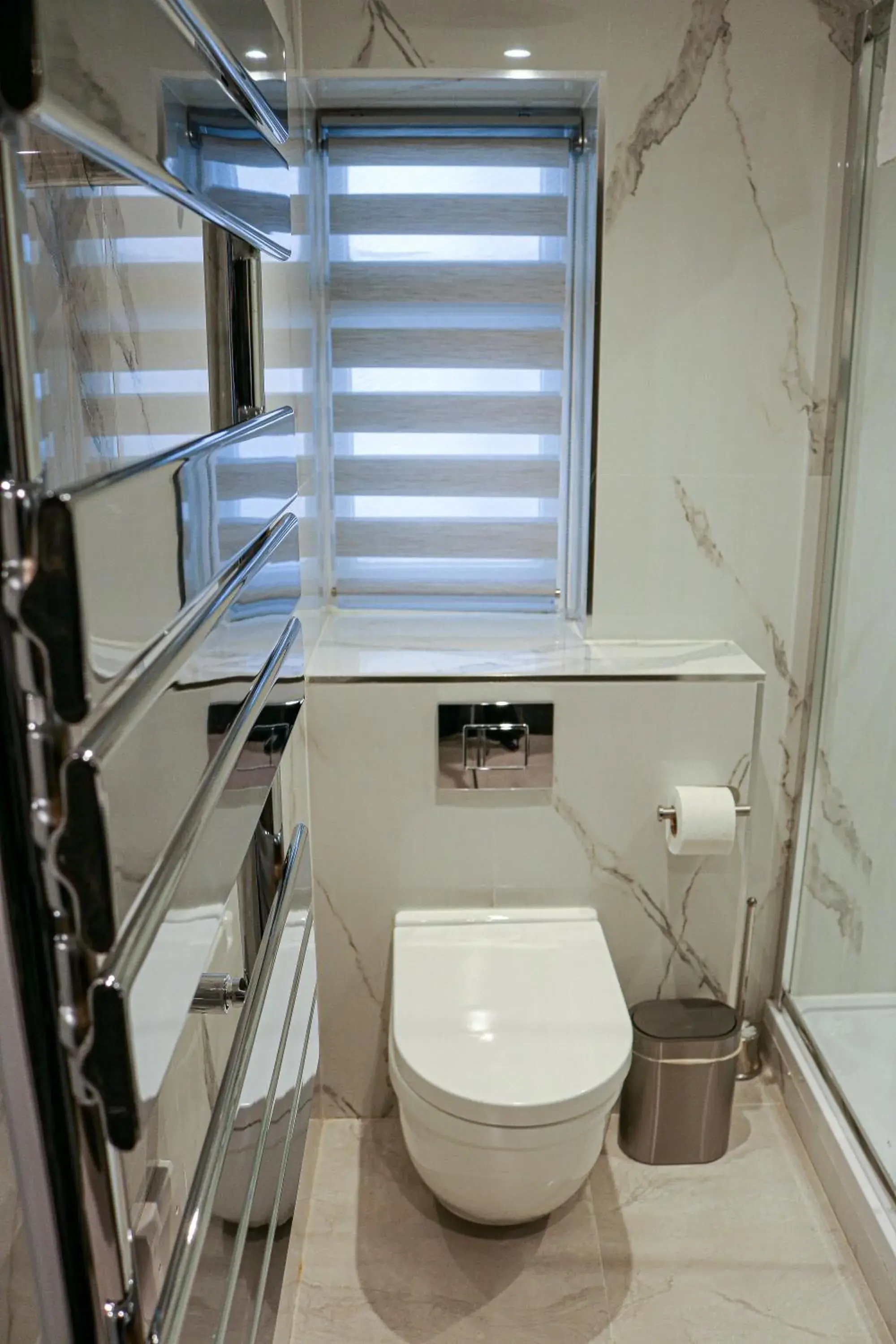 Toilet, Bathroom in Imperial Court Studios