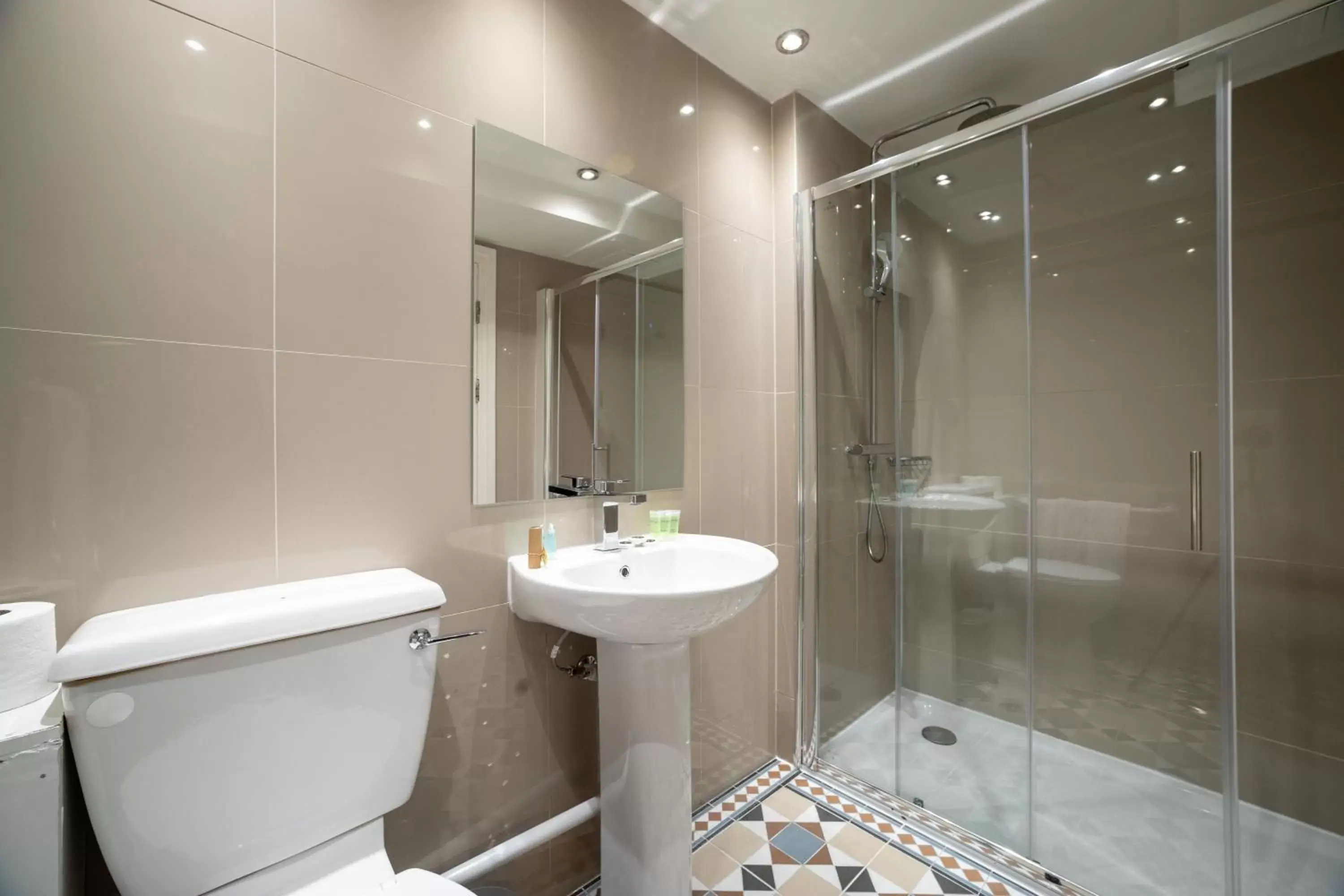 Shower, Bathroom in Hotel Shepherds Bush London