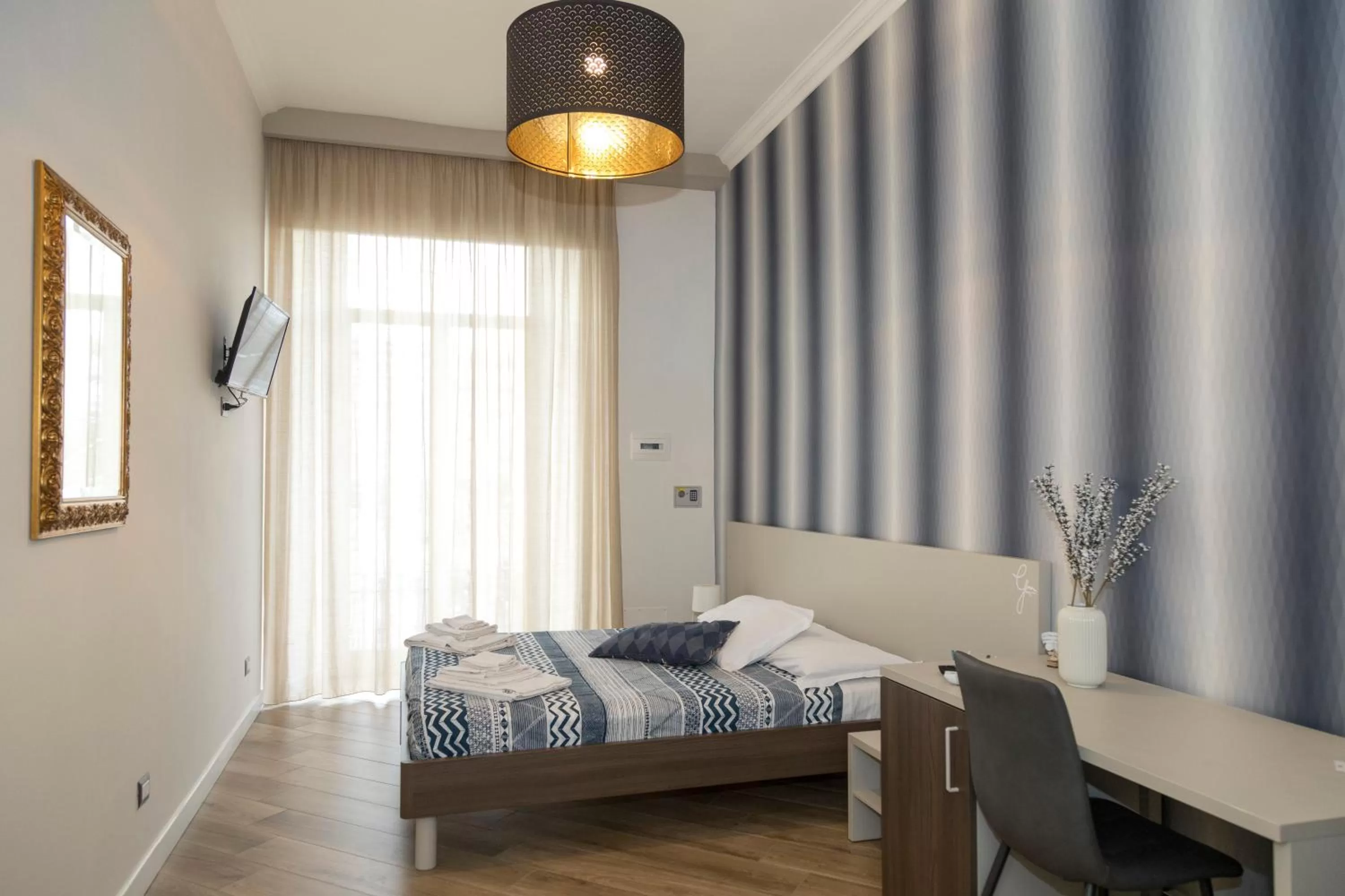 Bedroom, Bed in Garibaldi Rooms