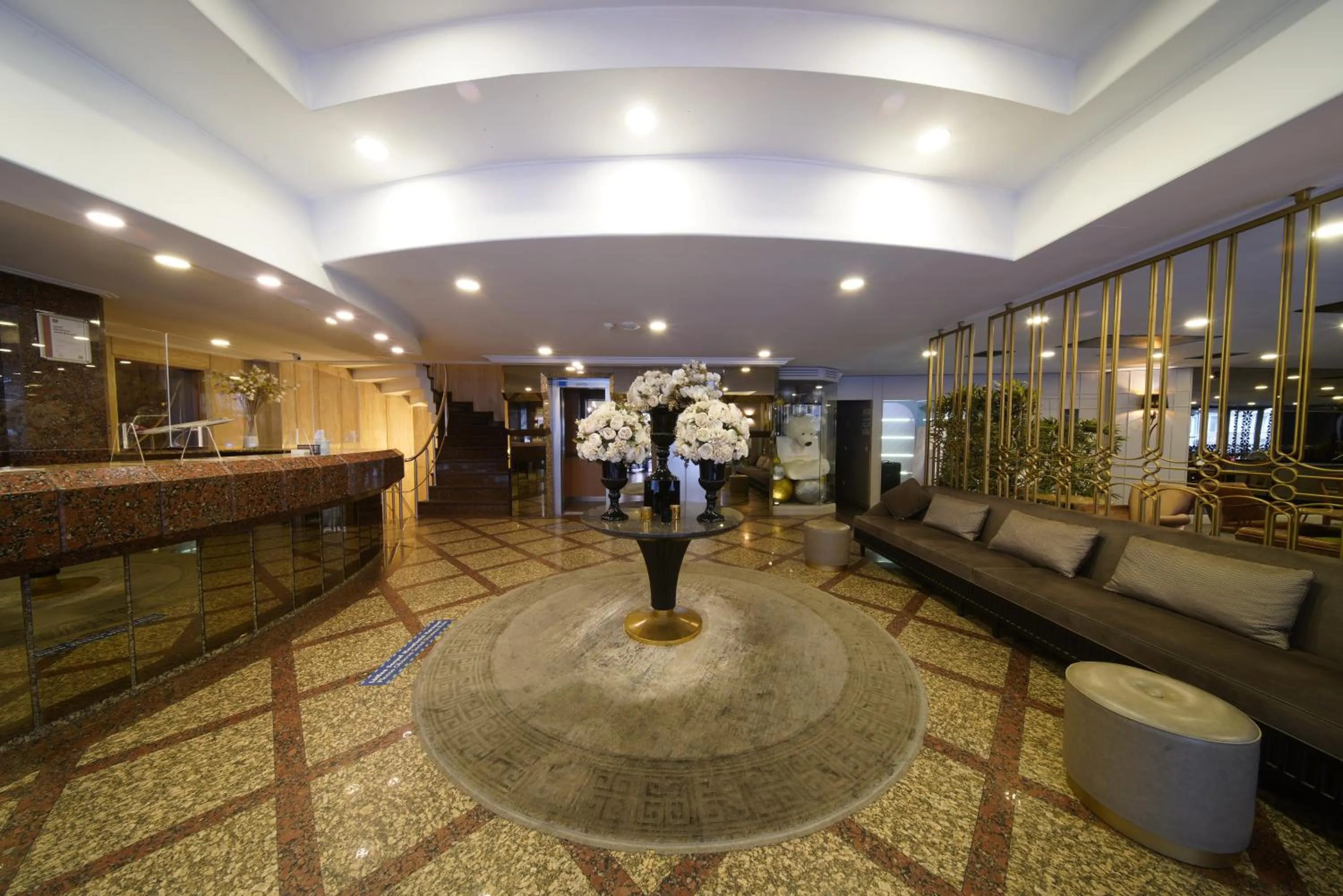 Lobby or reception in All Seasons Hotel
