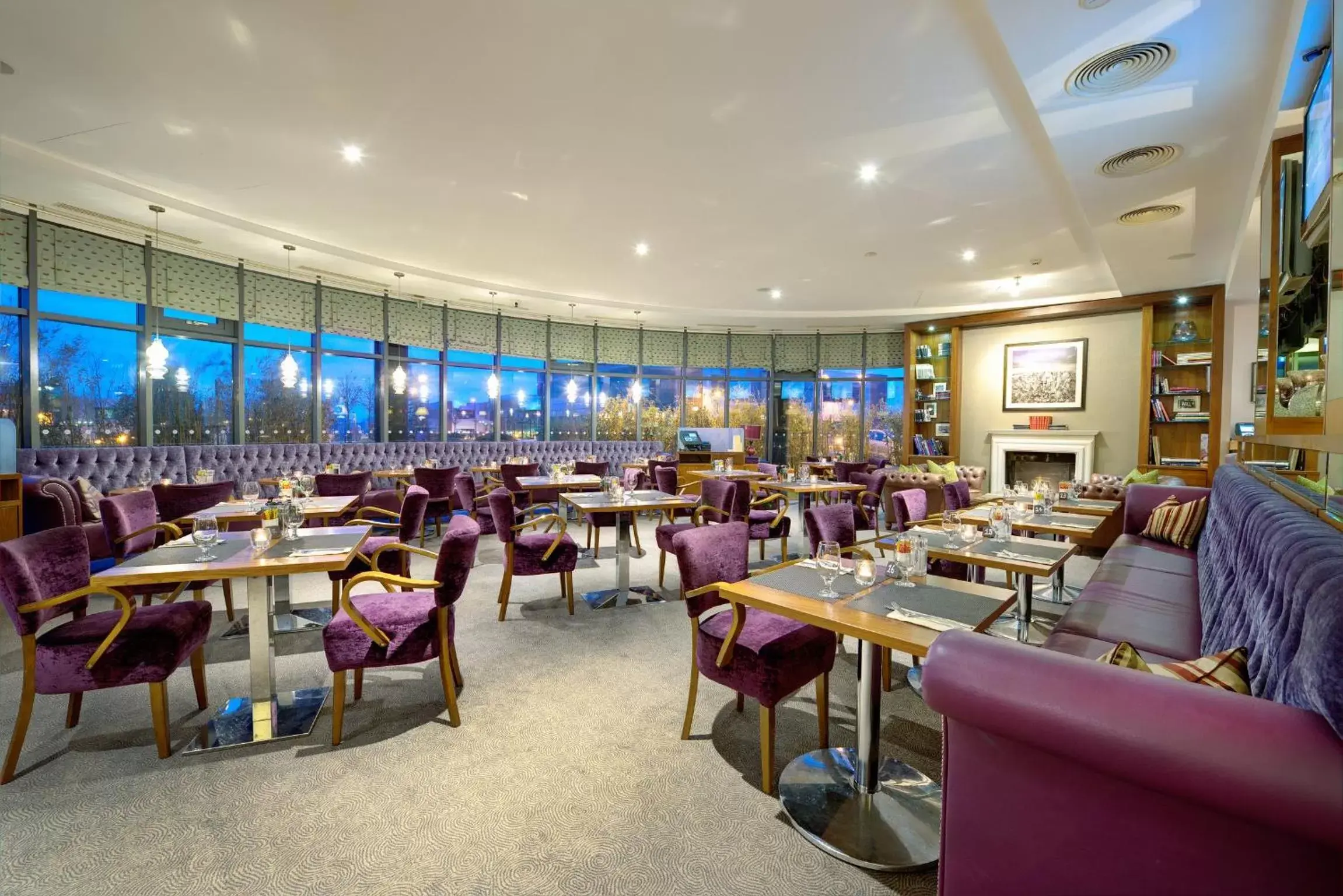 Restaurant/Places to Eat in Cork International Hotel