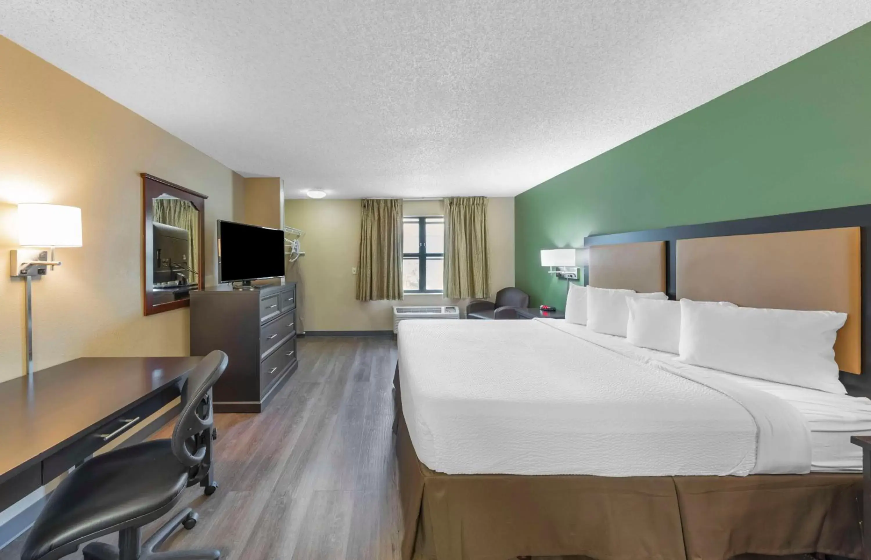 Bedroom in Extended Stay America Suites - Orange County - Yorba Linda