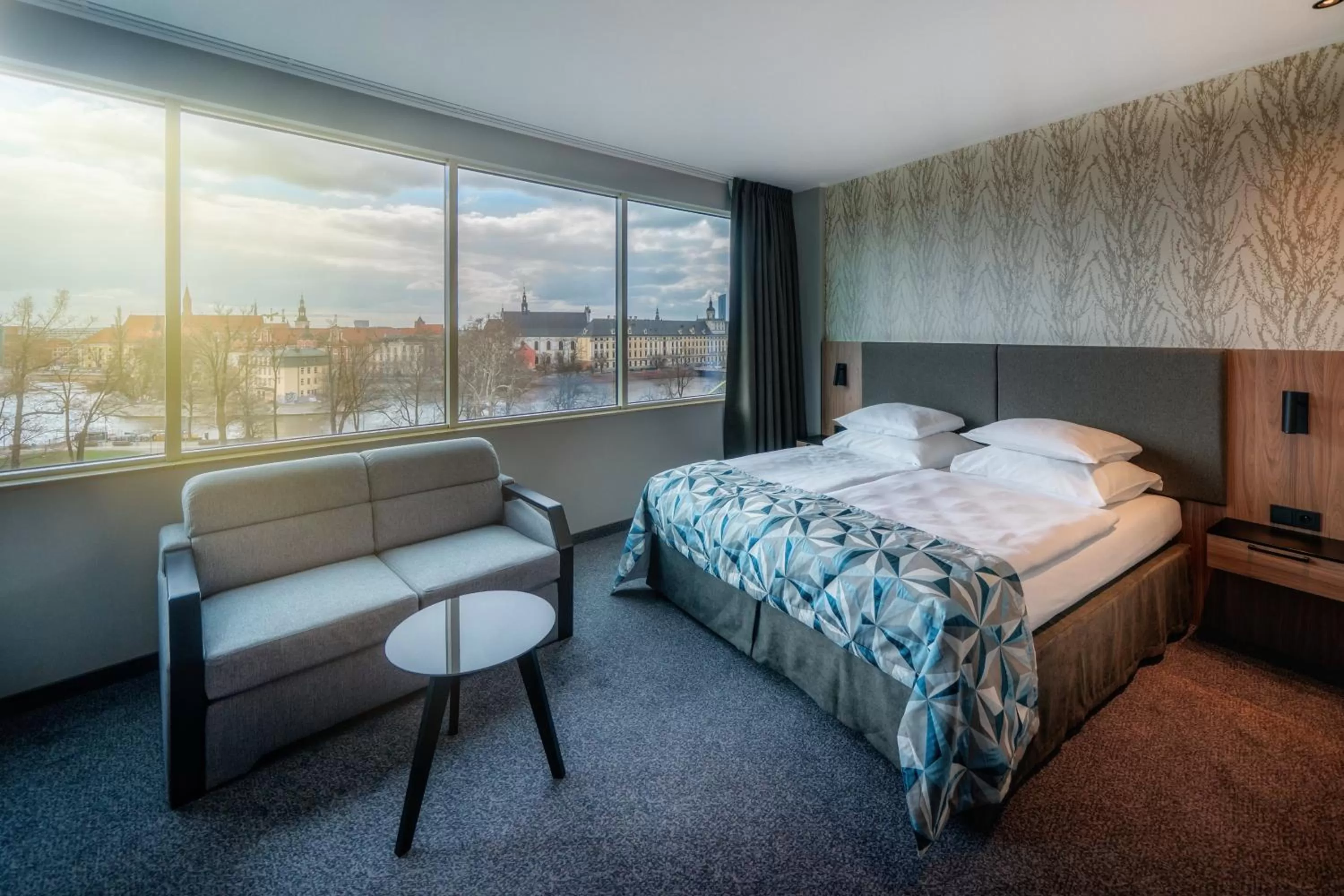 Photo of the whole room, Bed in HP Park Plaza