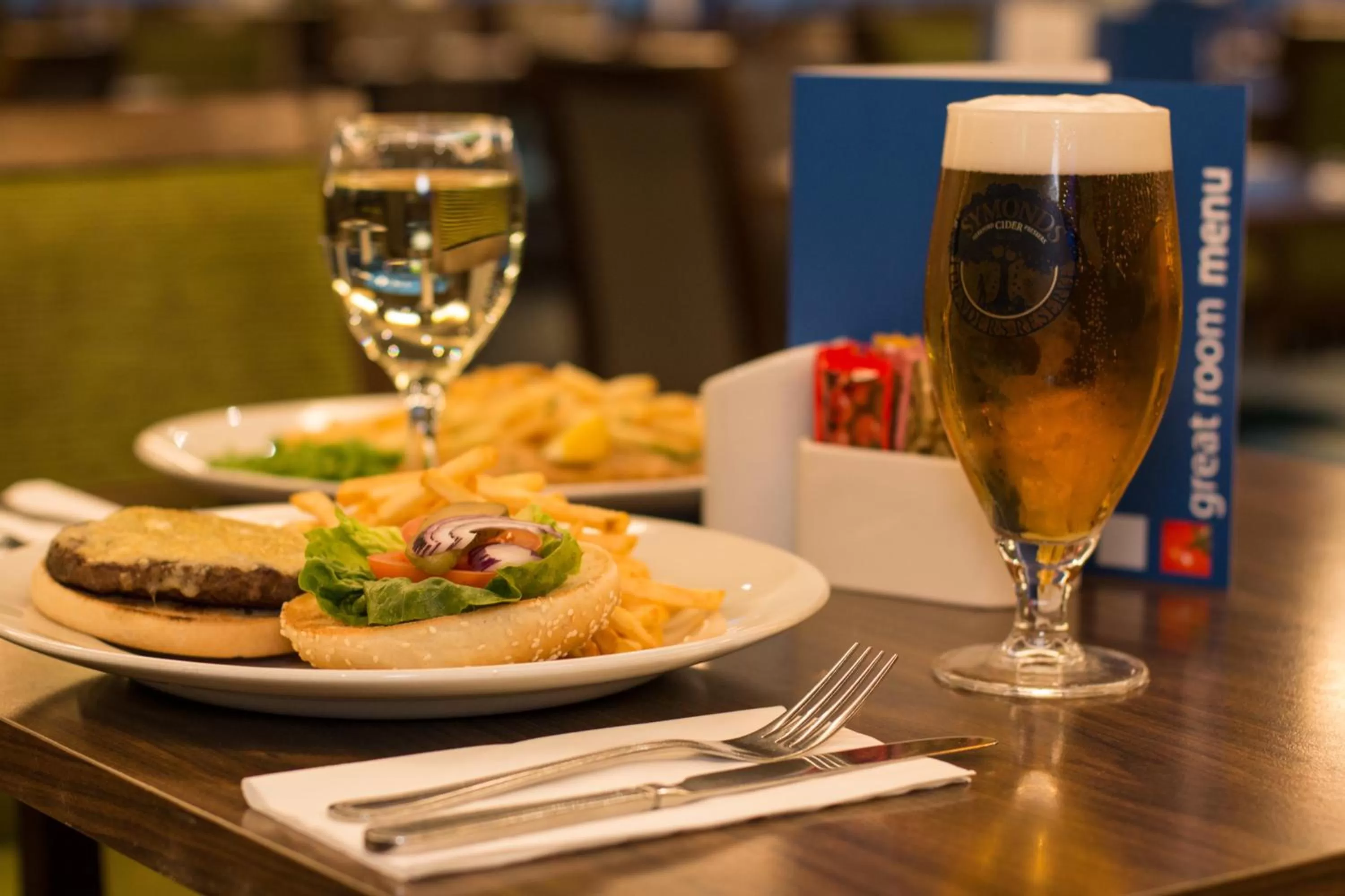 Restaurant/places to eat in Holiday Inn Express London Heathrow T5 by IHG