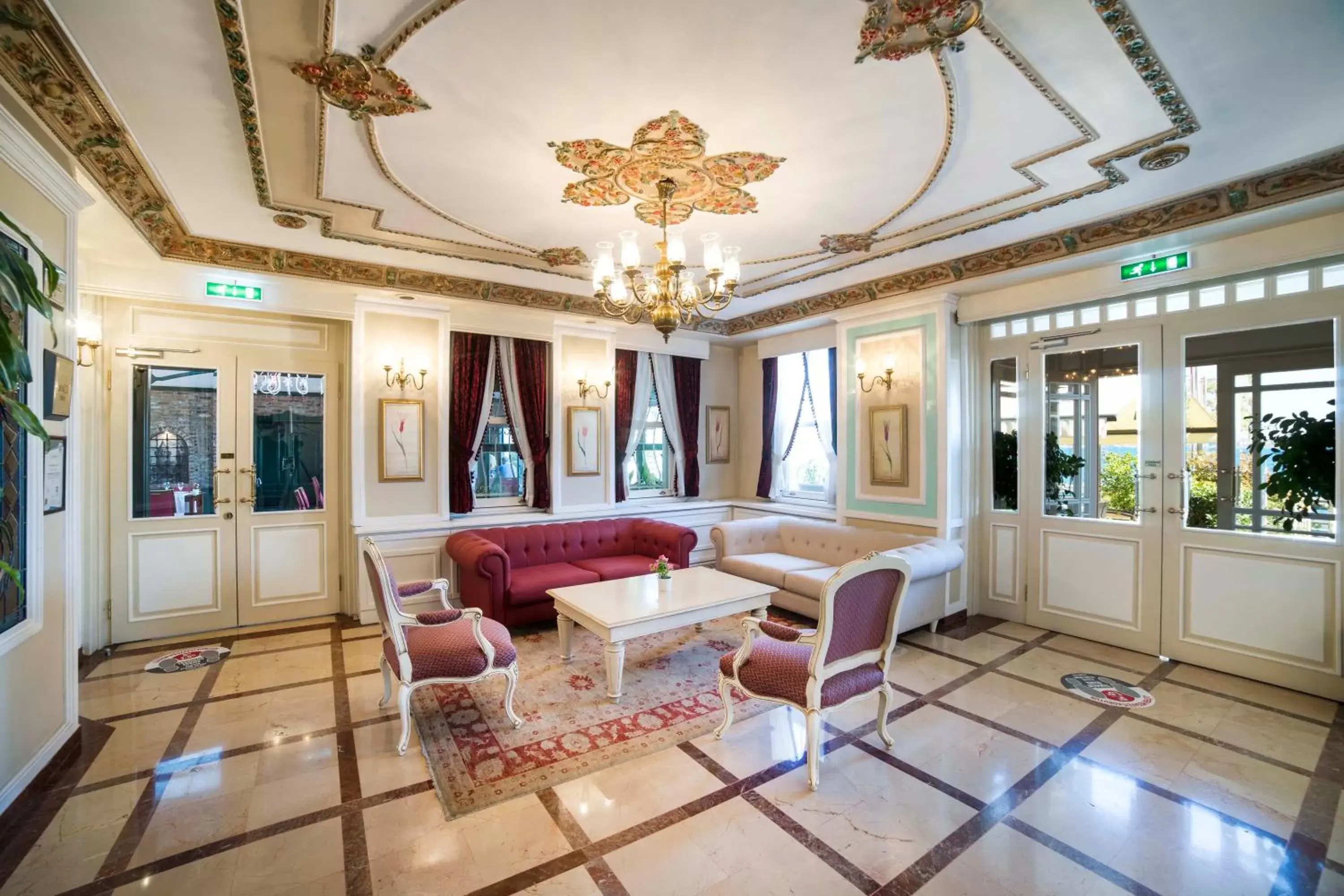 Facade/entrance in Radisson Hotel Istanbul Sultanahmet Facade/entrance in Radisson Hotel Istanbul Sultanahmet