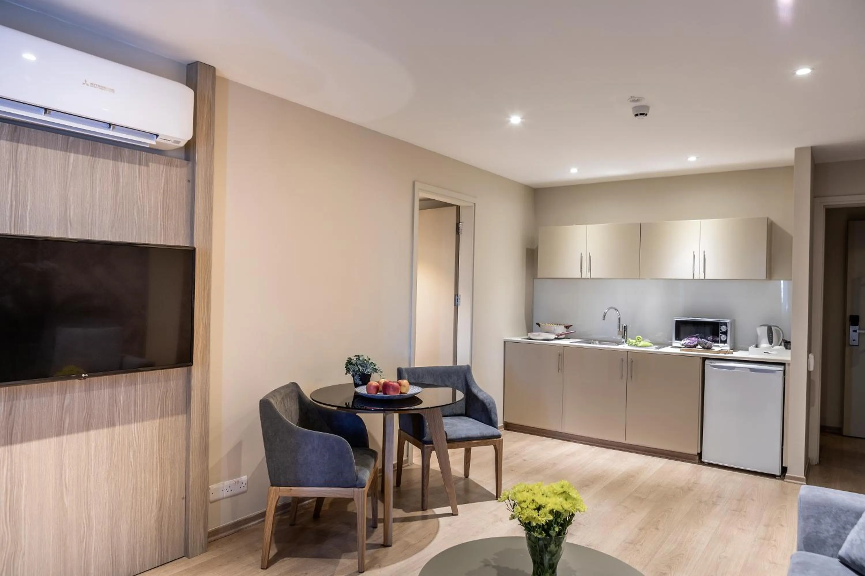 TV and multimedia in Almond Business Hotel