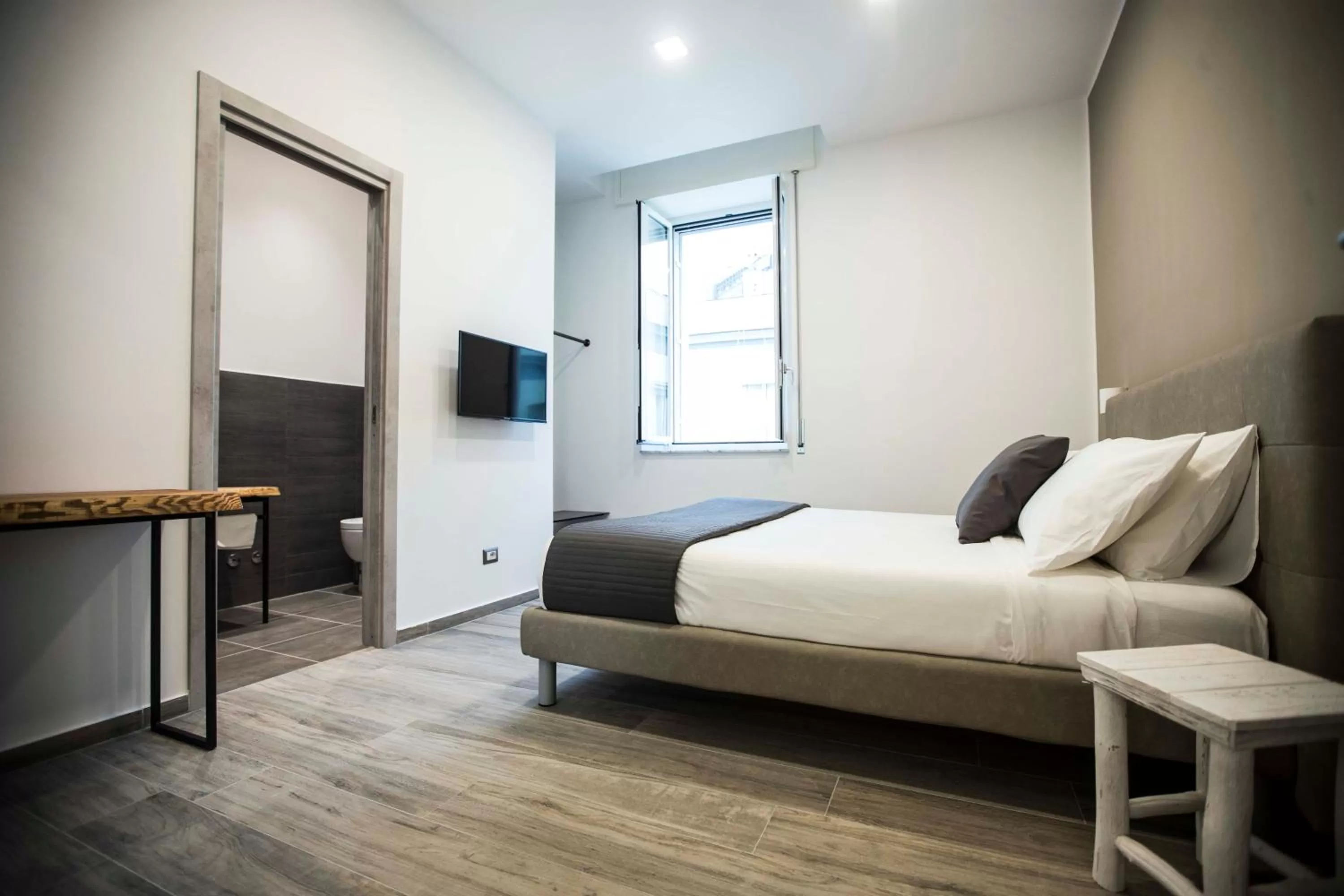 Bedroom, Bed in GB Central Station Napoli