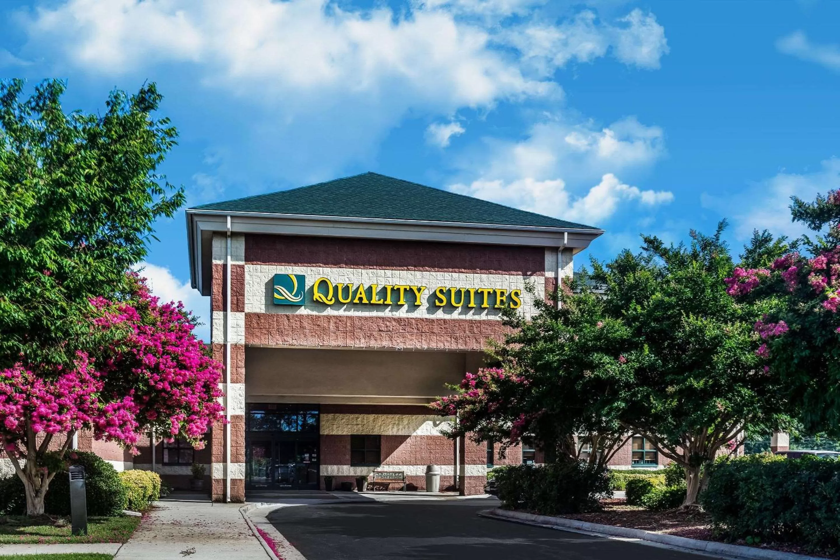 Property building in Quality Suites Lake Wright - Norfolk Airport