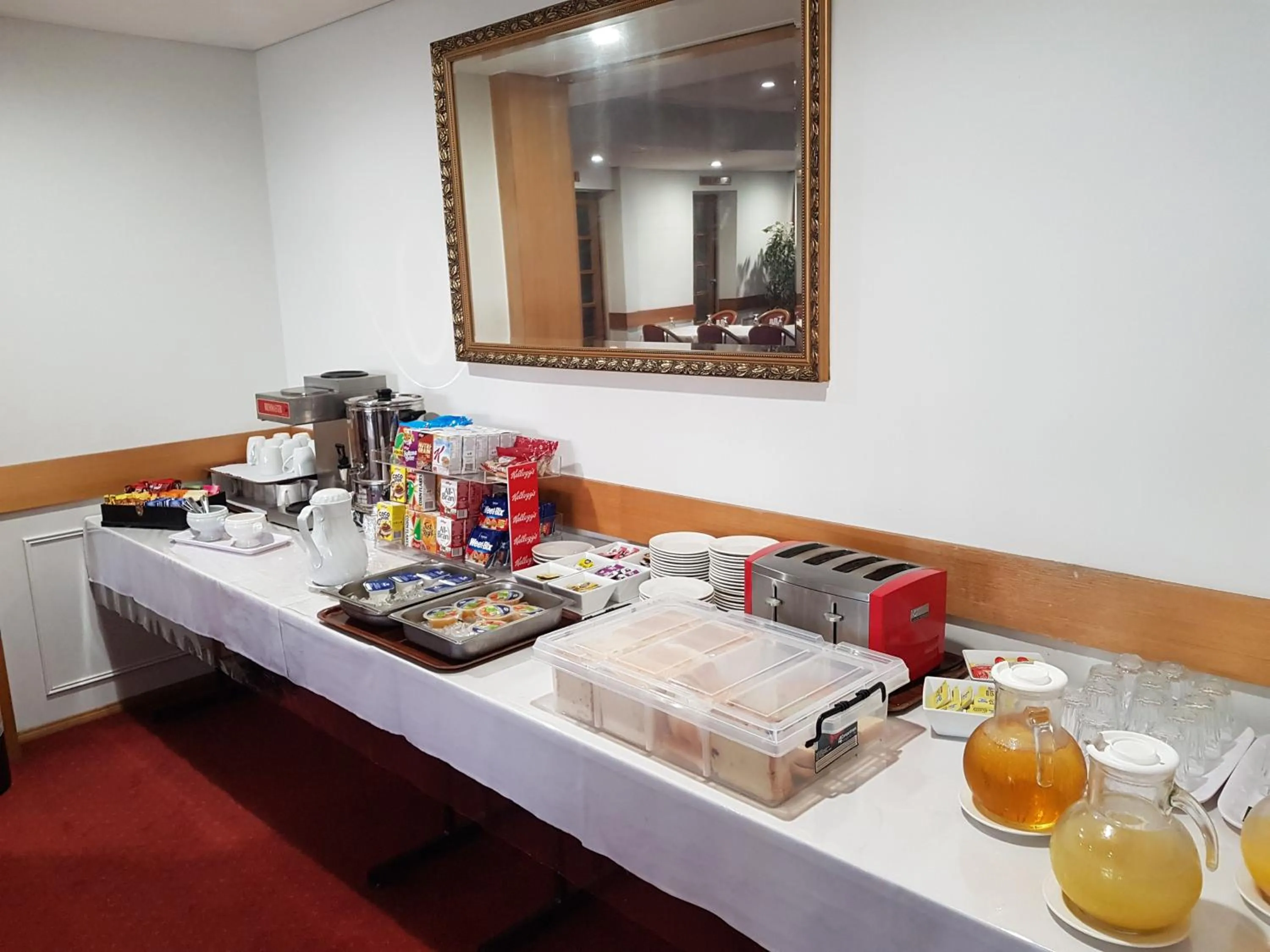 Food in Centrepoint Motor Inn