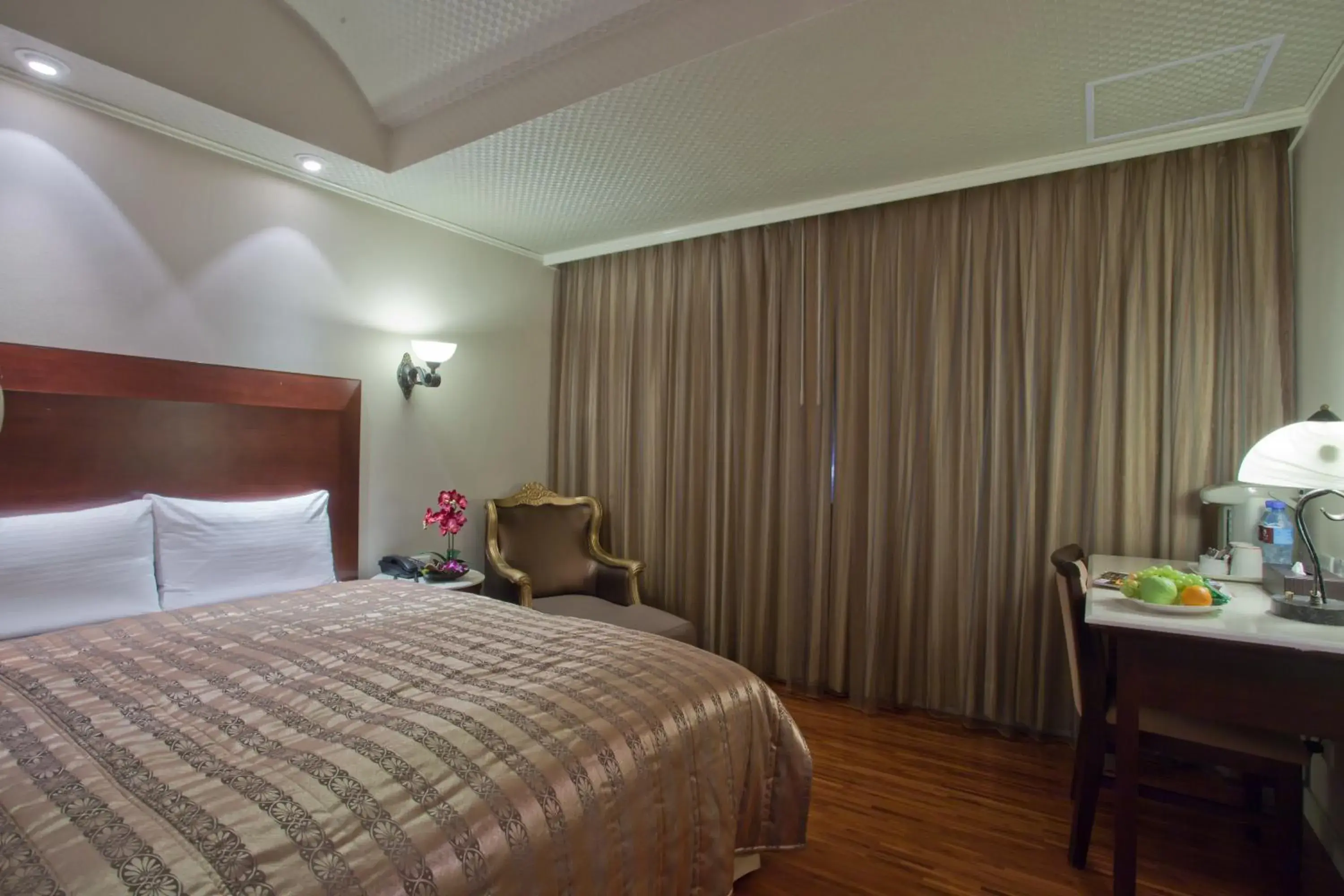 Bed in Charming City Hotel Hualien