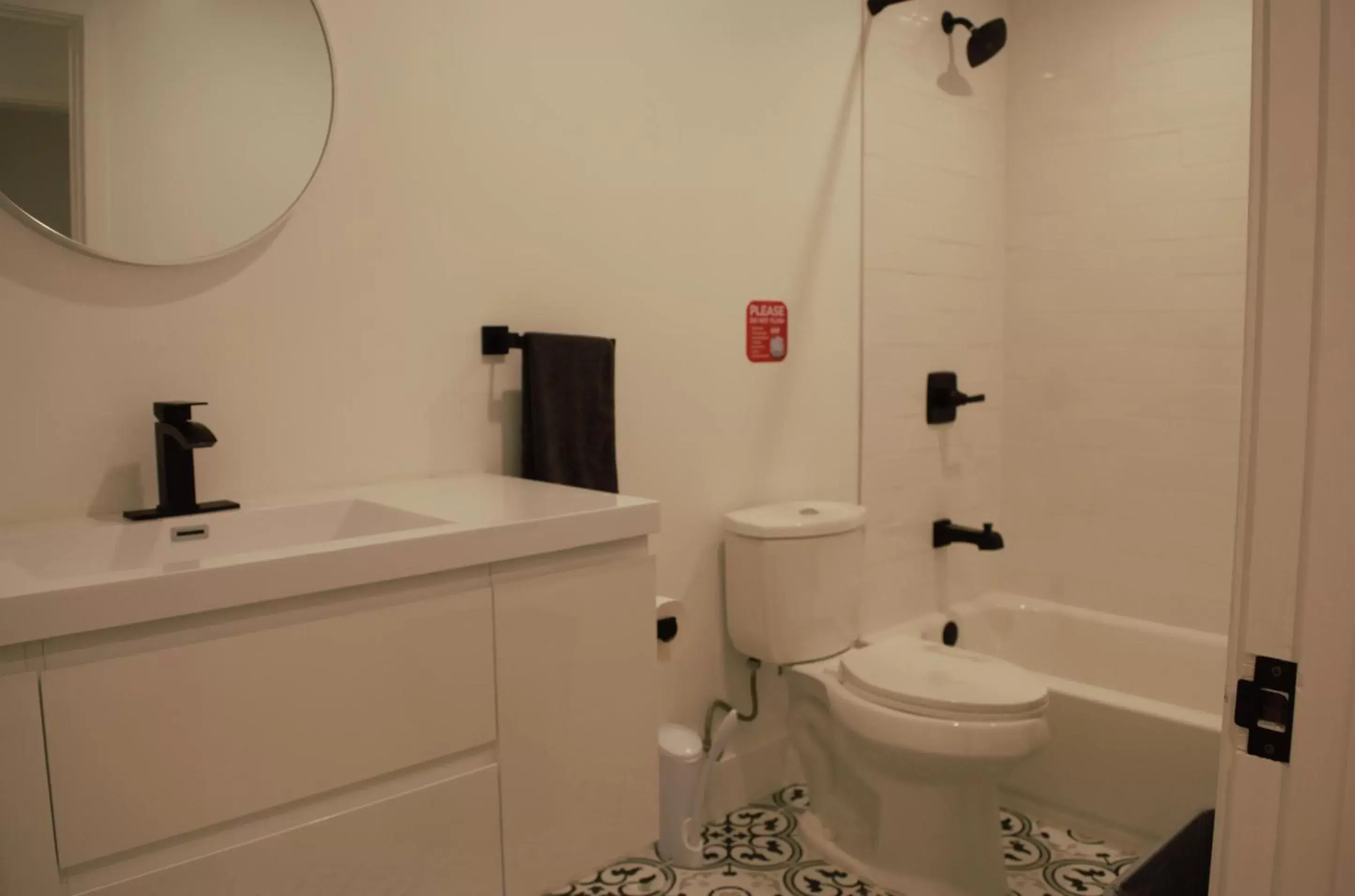 Bathroom in R&R Suites
