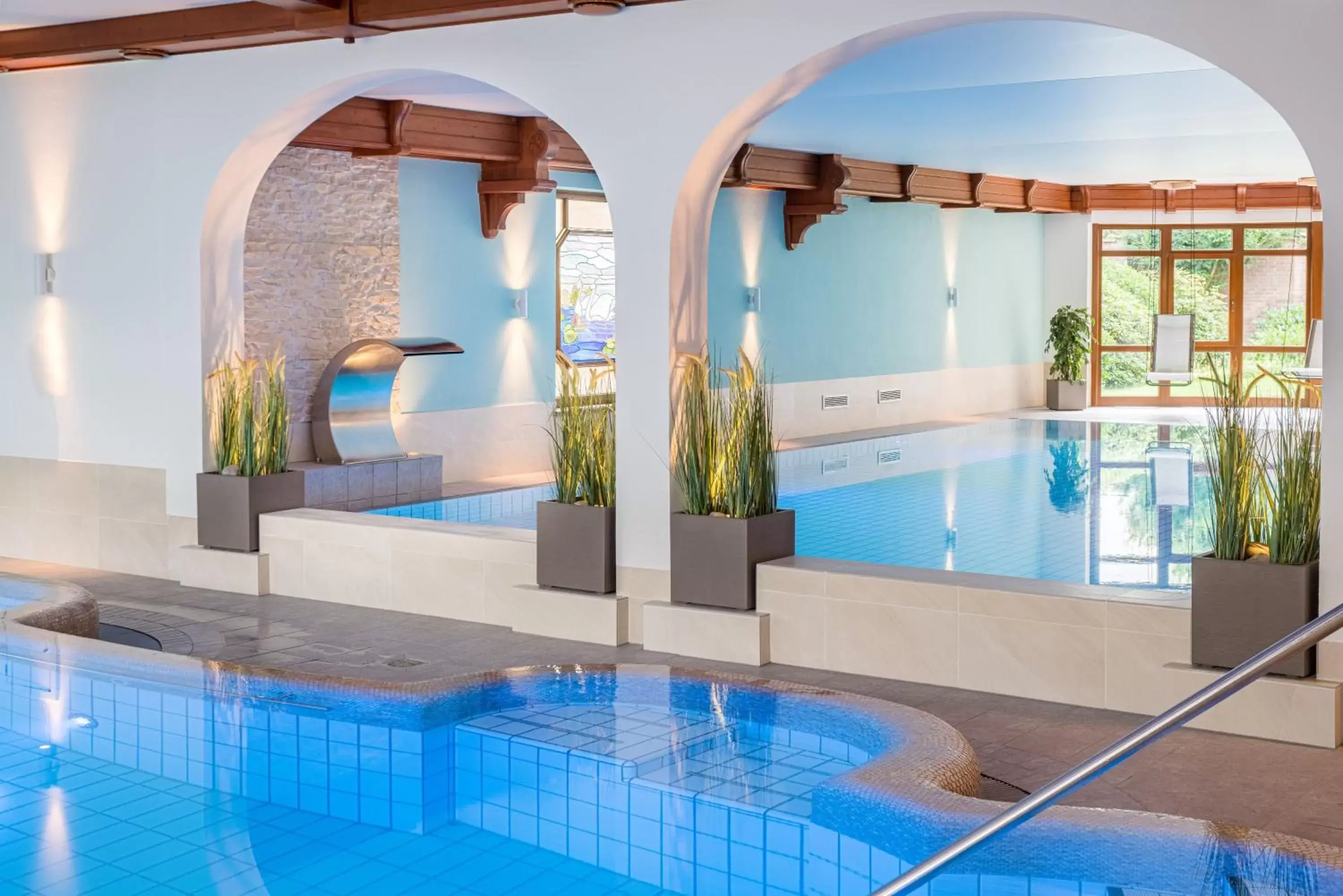 Hot Tub, Swimming Pool in Hotel Celler Tor