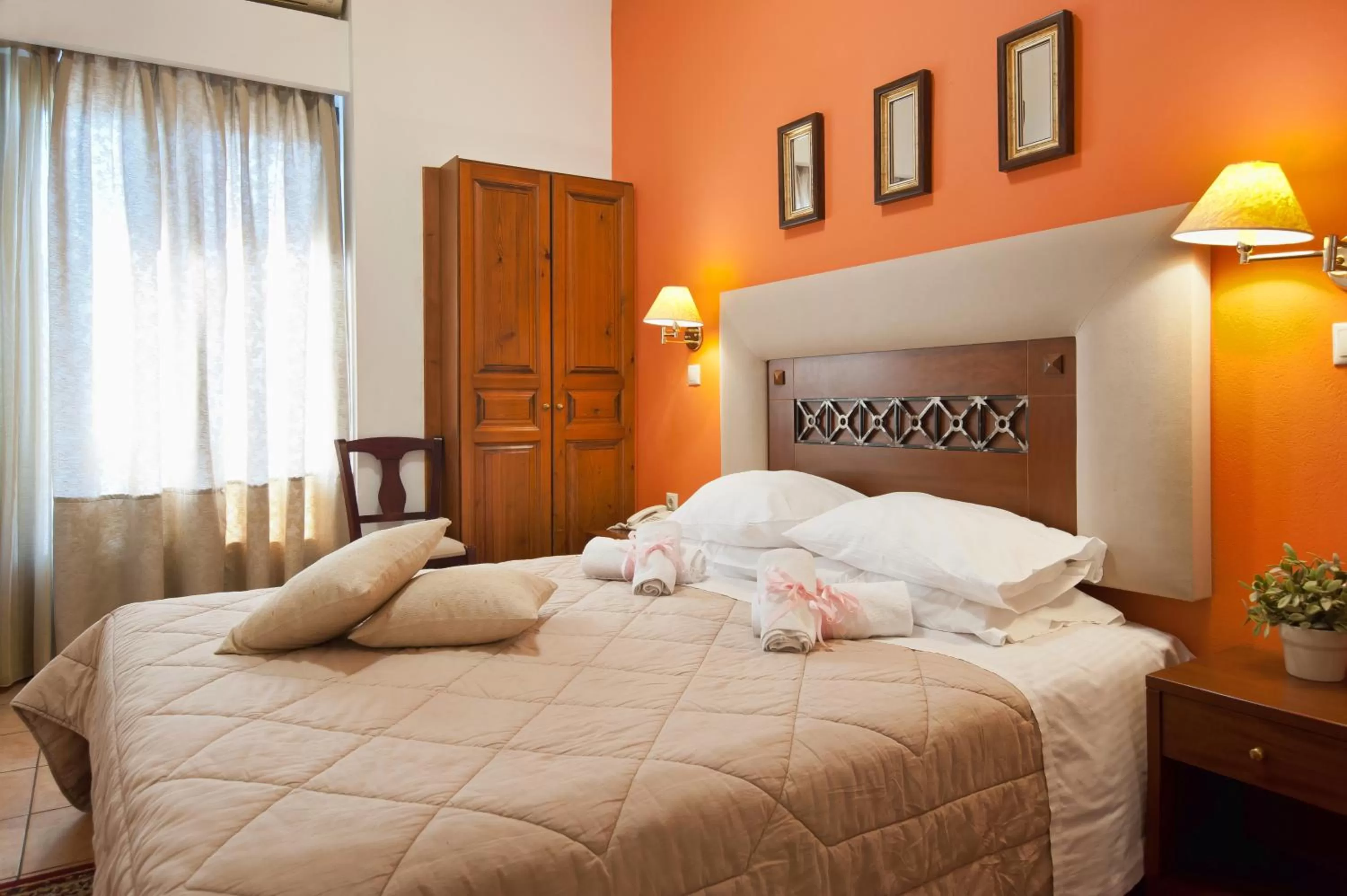 Photo of the whole room, Bed in Pan Hotel