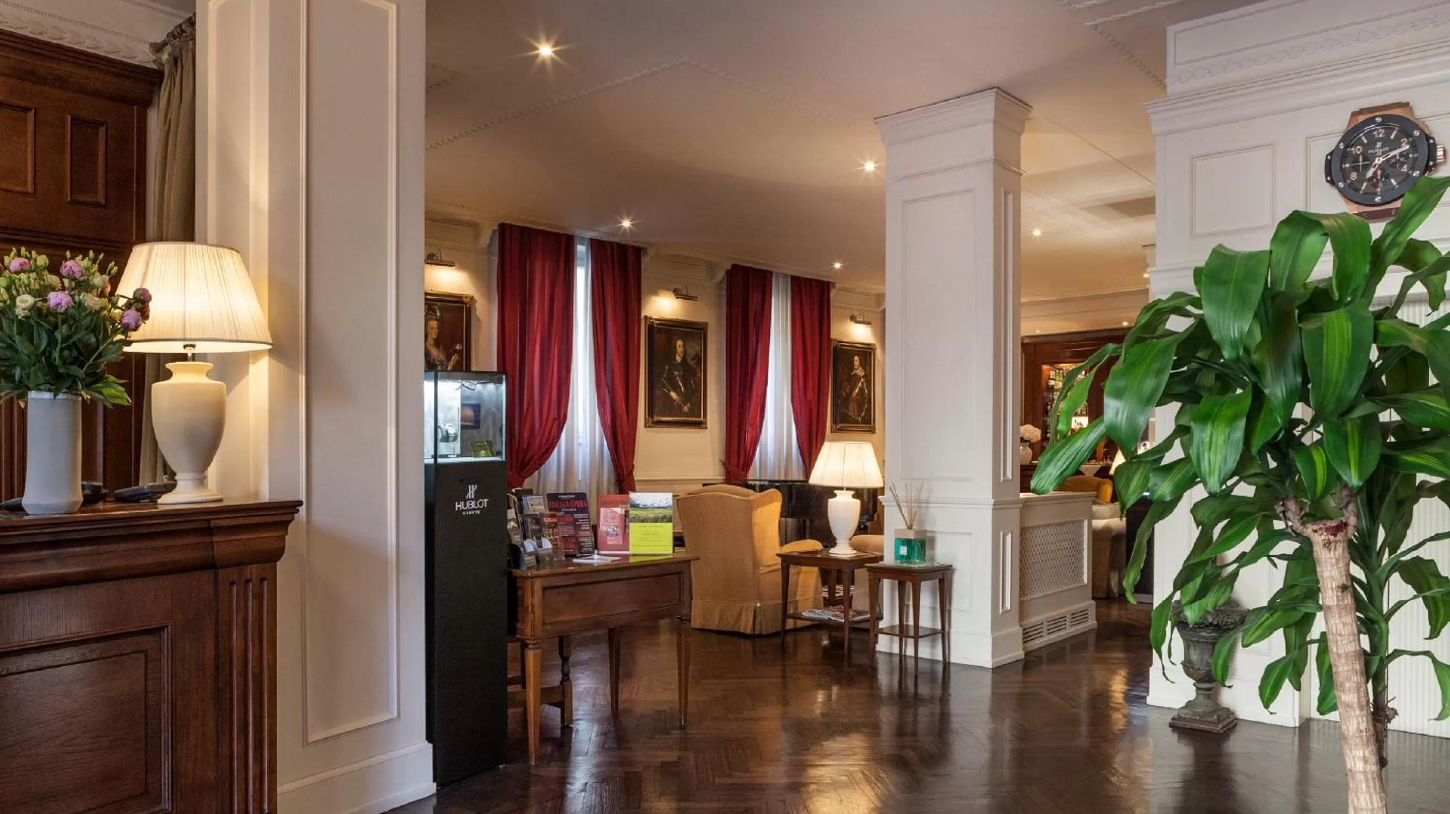 Lobby or reception in Hotel Executive