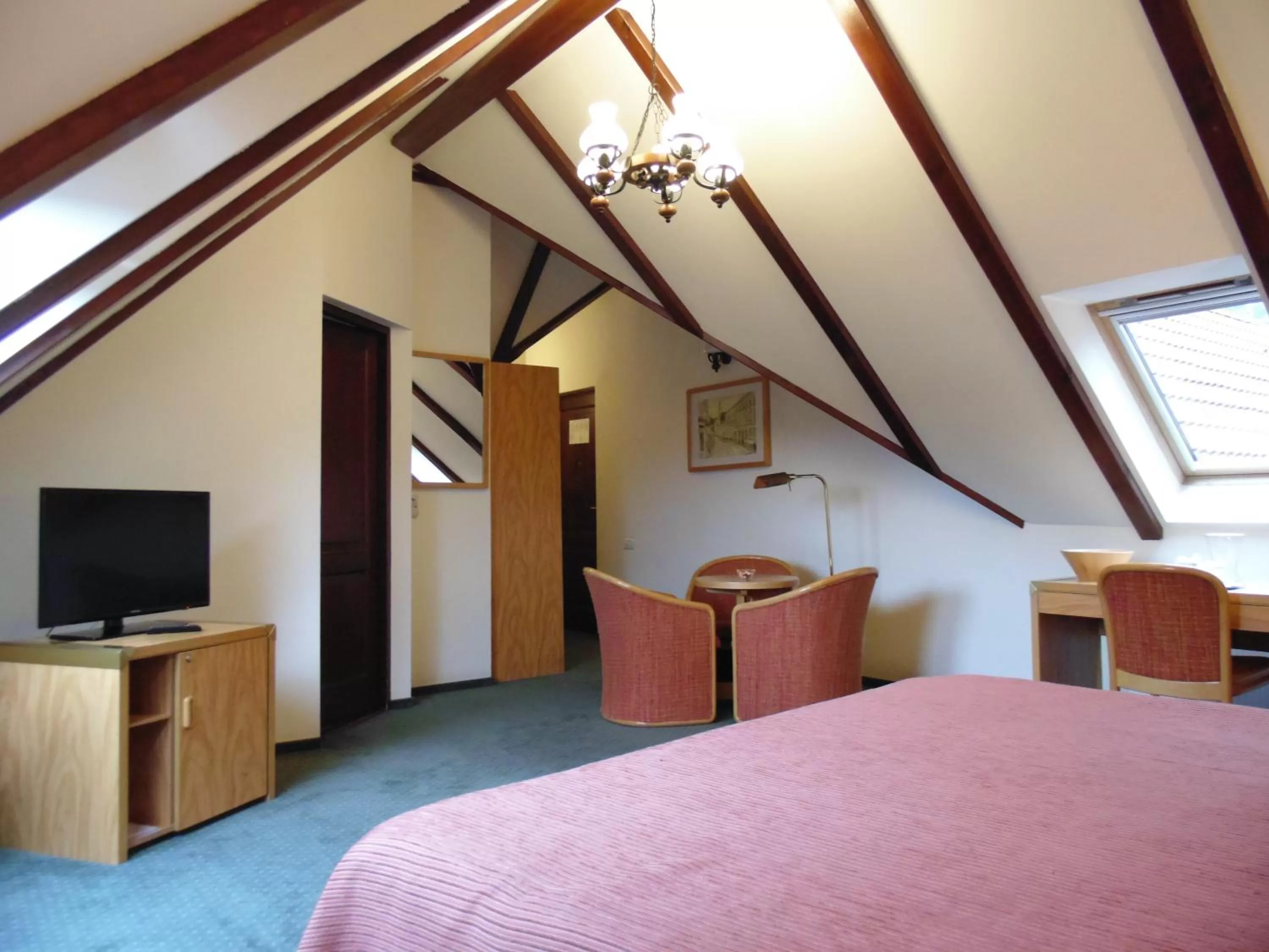 Bed in Curtea Brasoveana