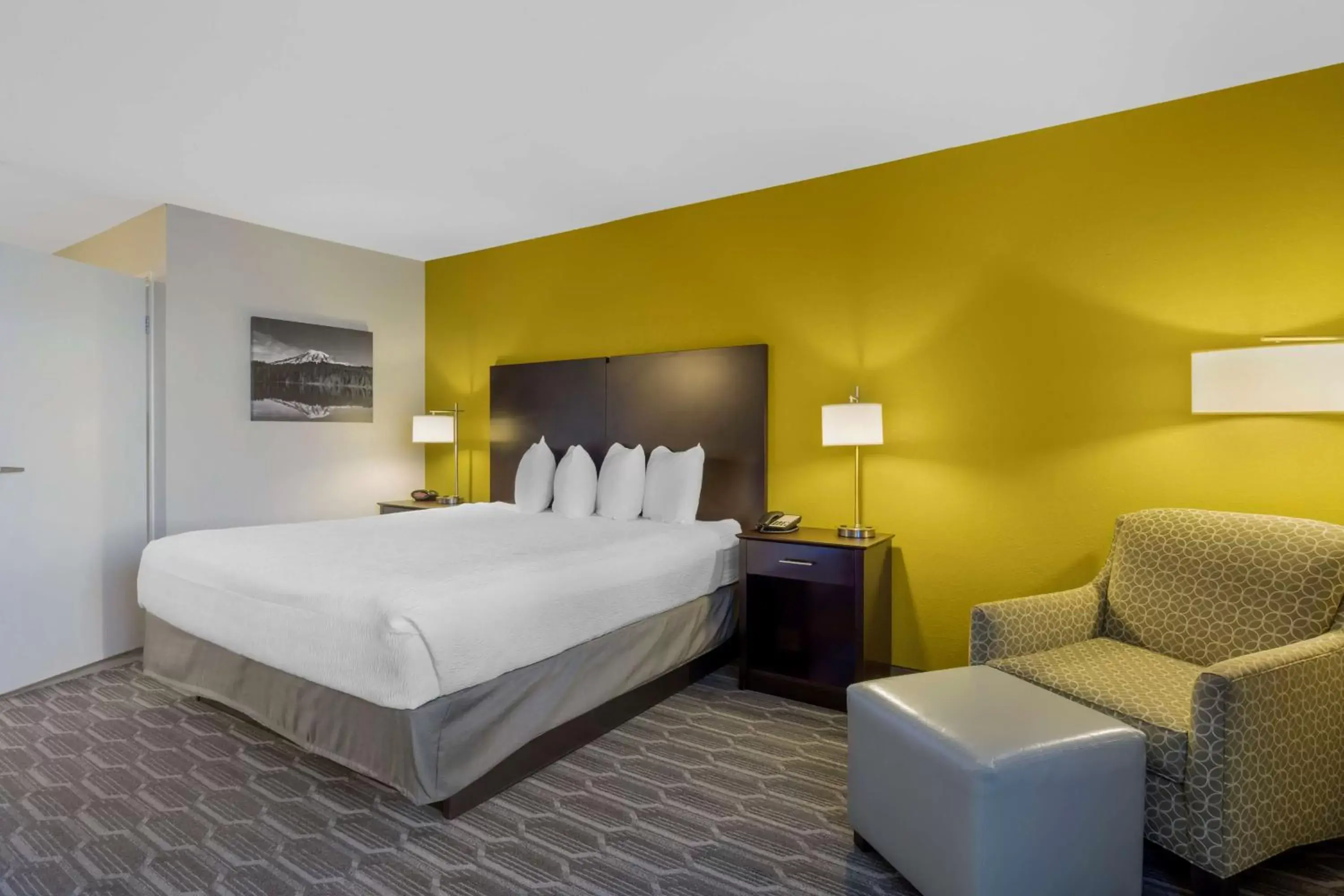 Bedroom, Bed in Best Western Plus Wenatchee Downtown Hotel