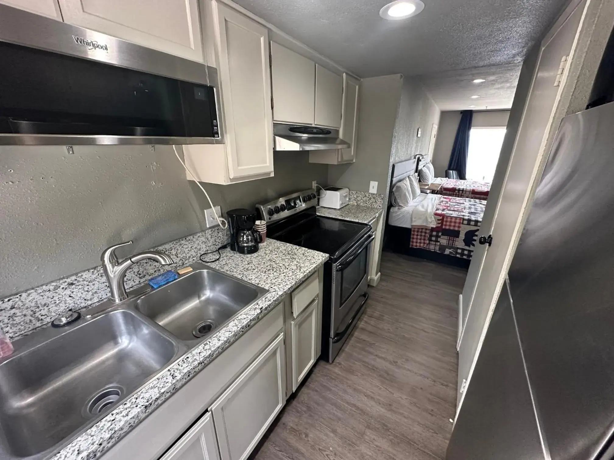 Kitchen/Kitchenette in Mountain Trail Lodge and Vacation Rentals