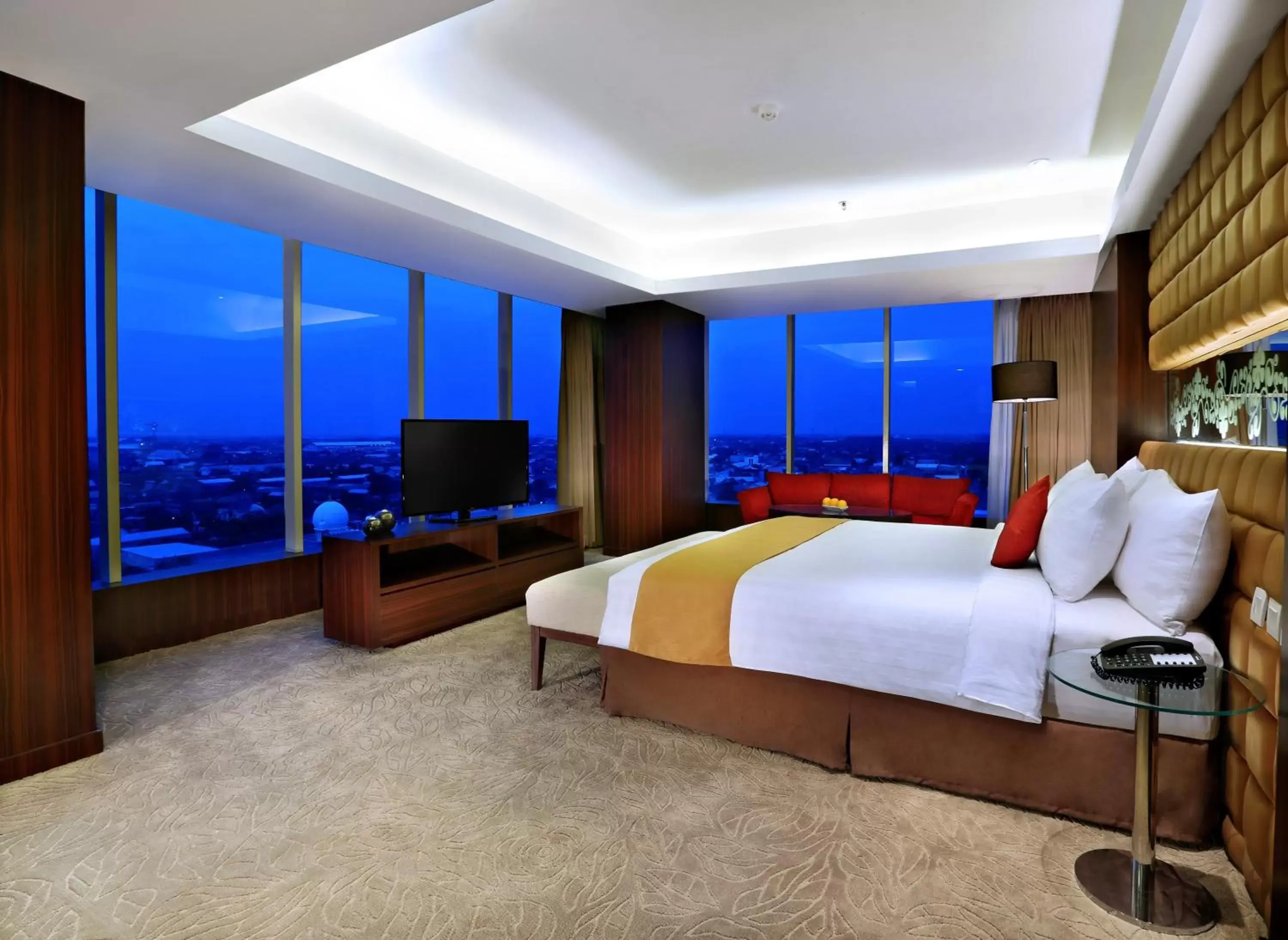 Bed in ASTON Madiun Hotel & Conference Center
